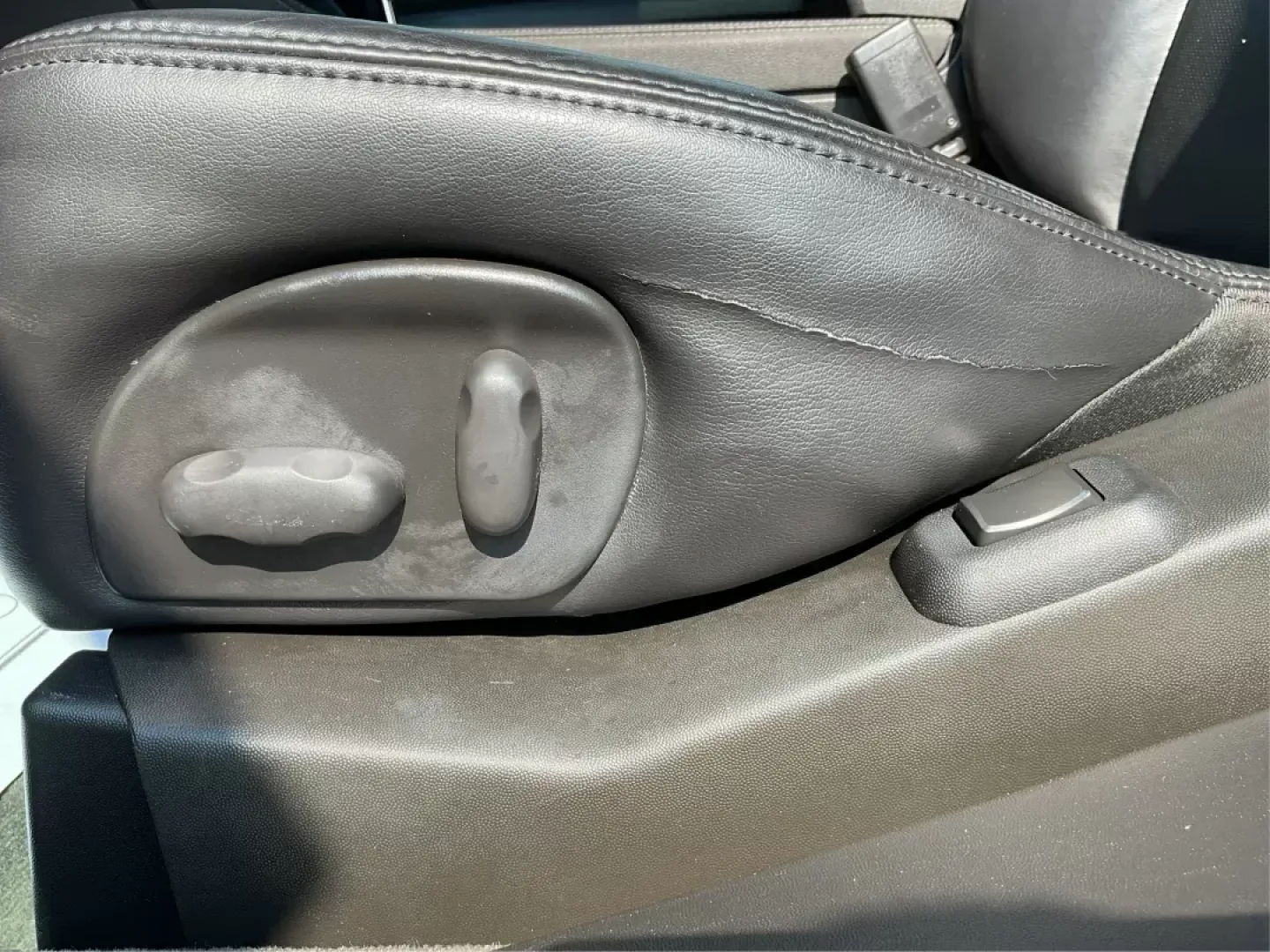 2008 Cadillac SRX V6 (1GYEE437480) with an 3.6L V-6 DOHC engine, located at 880 E. National Road, Vandalia, OH, 45377, (937) 908-9800, 39.891918, -84.183594 - **Discover Your Next Adventure with the 2008 Cadillac SRX at Advantage Car and Credit!** <br /> <br /> Are you a growing family in search of a reliable, stylish SUV that's perfect for weekend getaways or daily commutes? Look no further than this stunning 2008 Cadillac SRX, available now at Advantage - Photo#16