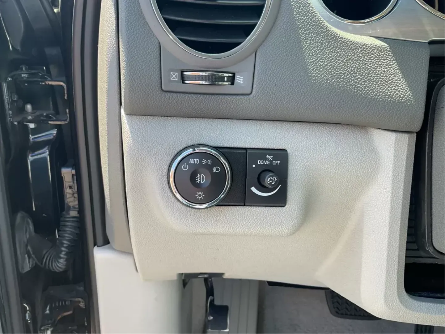 2011 Buick Enclave 2XL (5GAKVCED4BJ) with an 3.6L V-6 gasoline direct injection engine, located at 1184 Kauffman Ave, Fairborn, OH, 45324, (937) 908-9800, 39.807072, -84.030914 - Third Row - Photo#17