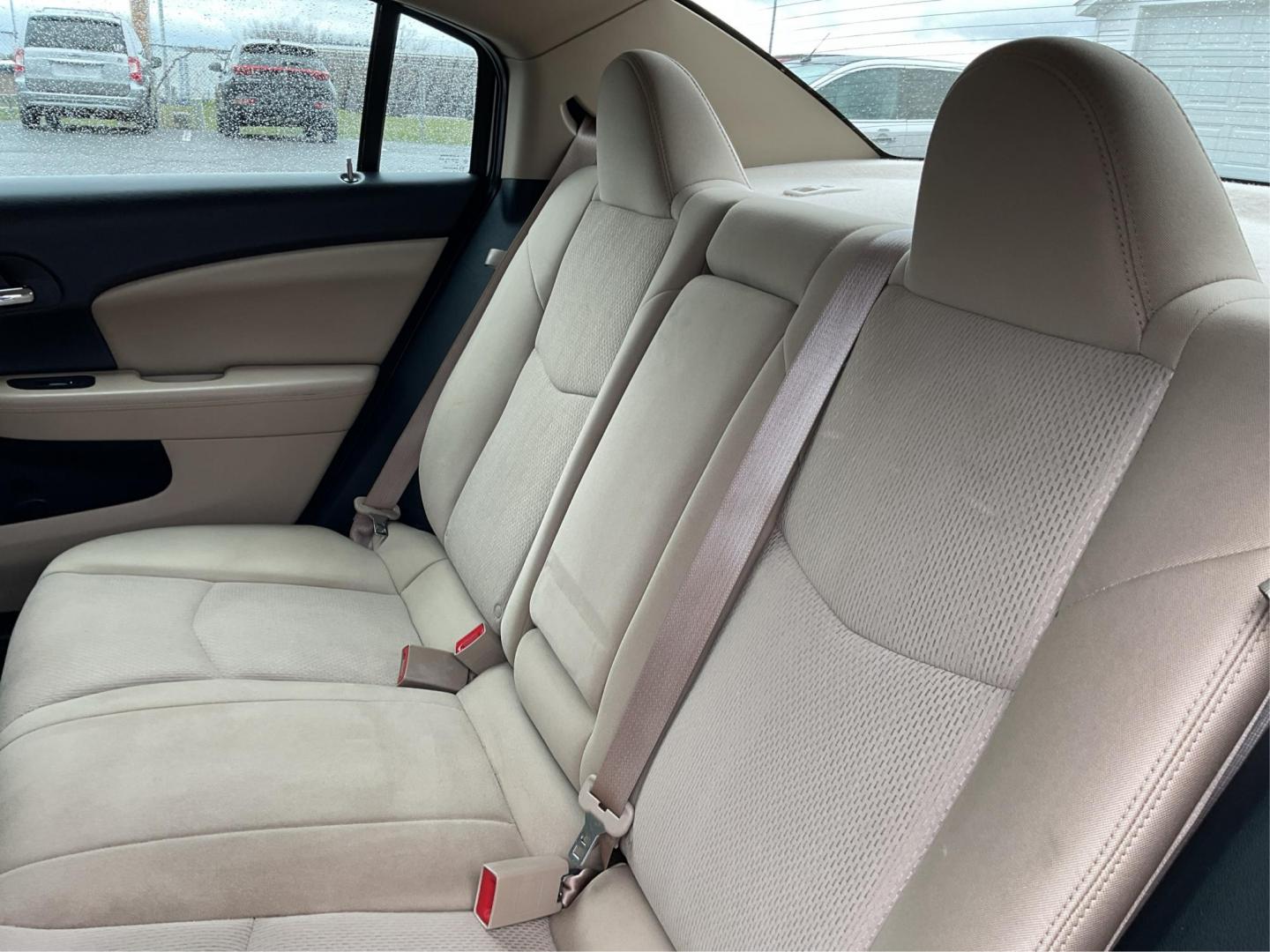 2011 Chrysler 200 Touring (1C3BC1FG5BN) with an 3.6L V6 DOHC 24V FFV engine, 6-Speed Automatic transmission, located at 1230 East Main St, Xenia, OH, 45385, (937) 908-9800, 39.688026, -83.910172 - 2011 Chrysler 200 Touring - Photo#9