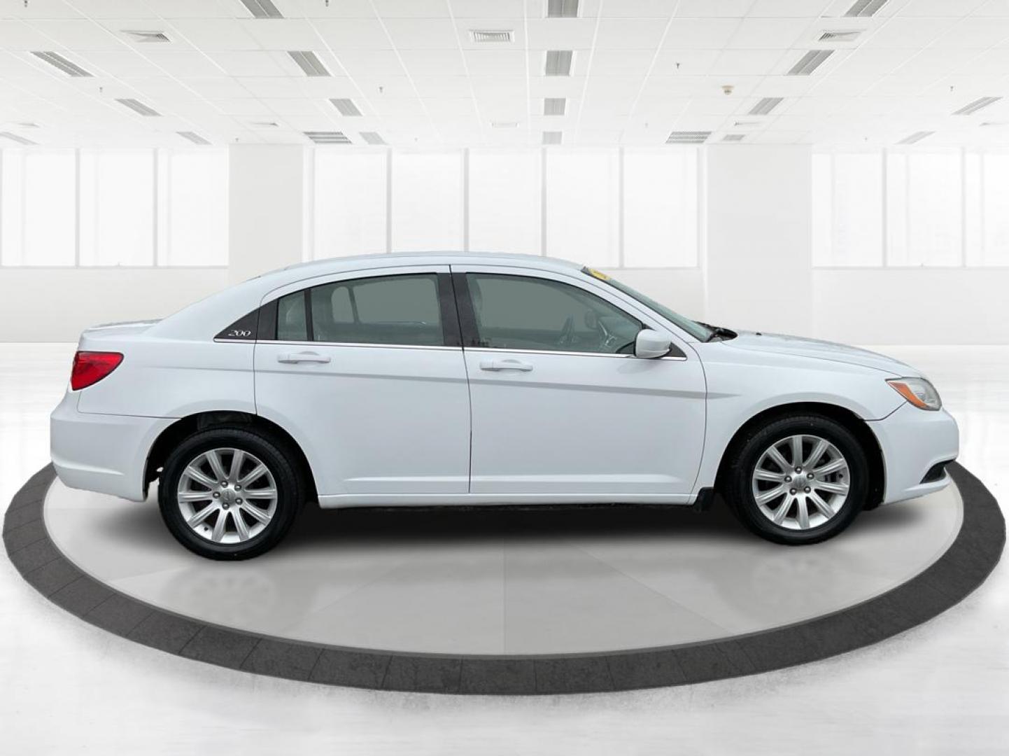 2011 Chrysler 200 Touring (1C3BC1FG5BN) with an 3.6L V6 DOHC 24V FFV engine, 6-Speed Automatic transmission, located at 1230 East Main St, Xenia, OH, 45385, (937) 908-9800, 39.688026, -83.910172 - 2011 Chrysler 200 Touring - Photo#1