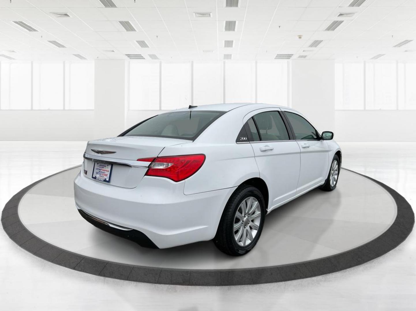 2011 Chrysler 200 Touring (1C3BC1FG5BN) with an 3.6L V6 DOHC 24V FFV engine, 6-Speed Automatic transmission, located at 1230 East Main St, Xenia, OH, 45385, (937) 908-9800, 39.688026, -83.910172 - 2011 Chrysler 200 Touring - Photo#2