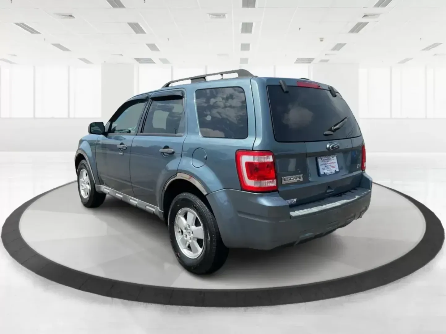 2011 Ford Escape XLT (1FMCU9DG6BK) with an Other engine, located at 401 Woodman Dr, Riverside, OH, 45431, (937) 908-9800, 39.760899, -84.123421 - **Discover Your Next Adventure with the 2011 Ford Escape XLT in Fairborn, OH!**<br /> <br /> Are you ready to elevate your lifestyle? Whether you're a growing family searching for reliable transportation, a weekend warrior looking for adventure, or a commuter seeking comfort and efficiency, the 2011 - Photo#4