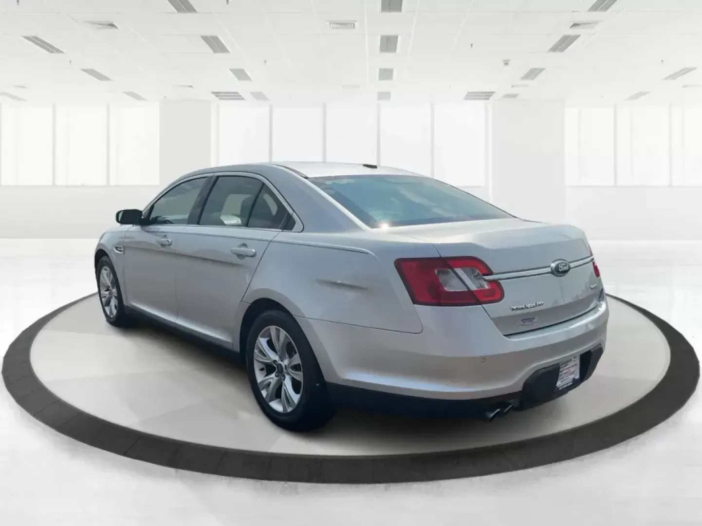 2011 Ford Taurus SEL (1FAHP2EW4BG) with an Duratec 3.5L V-6 DOHC engine, located at 401 Woodman Dr, Riverside, OH, 45431, (937) 908-9800, 39.760899, -84.123421 - 2011 Ford Taurus SEL - Photo#4