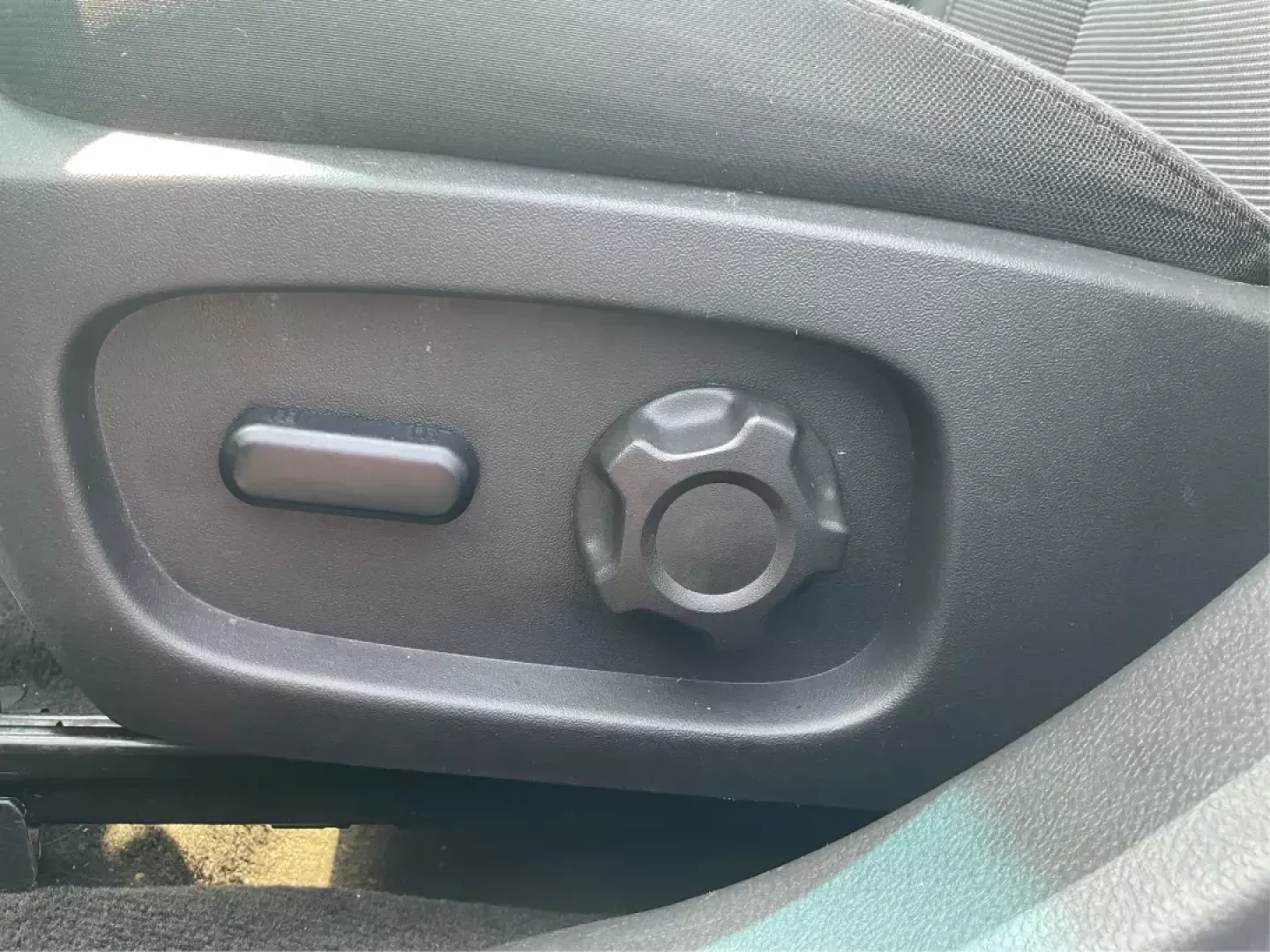 2011 Ford Taurus SEL (1FAHP2EW4BG) with an Duratec 3.5L V-6 DOHC engine, located at 401 Woodman Dr, Riverside, OH, 45431, (937) 908-9800, 39.760899, -84.123421 - 2011 Ford Taurus SEL - Photo#17