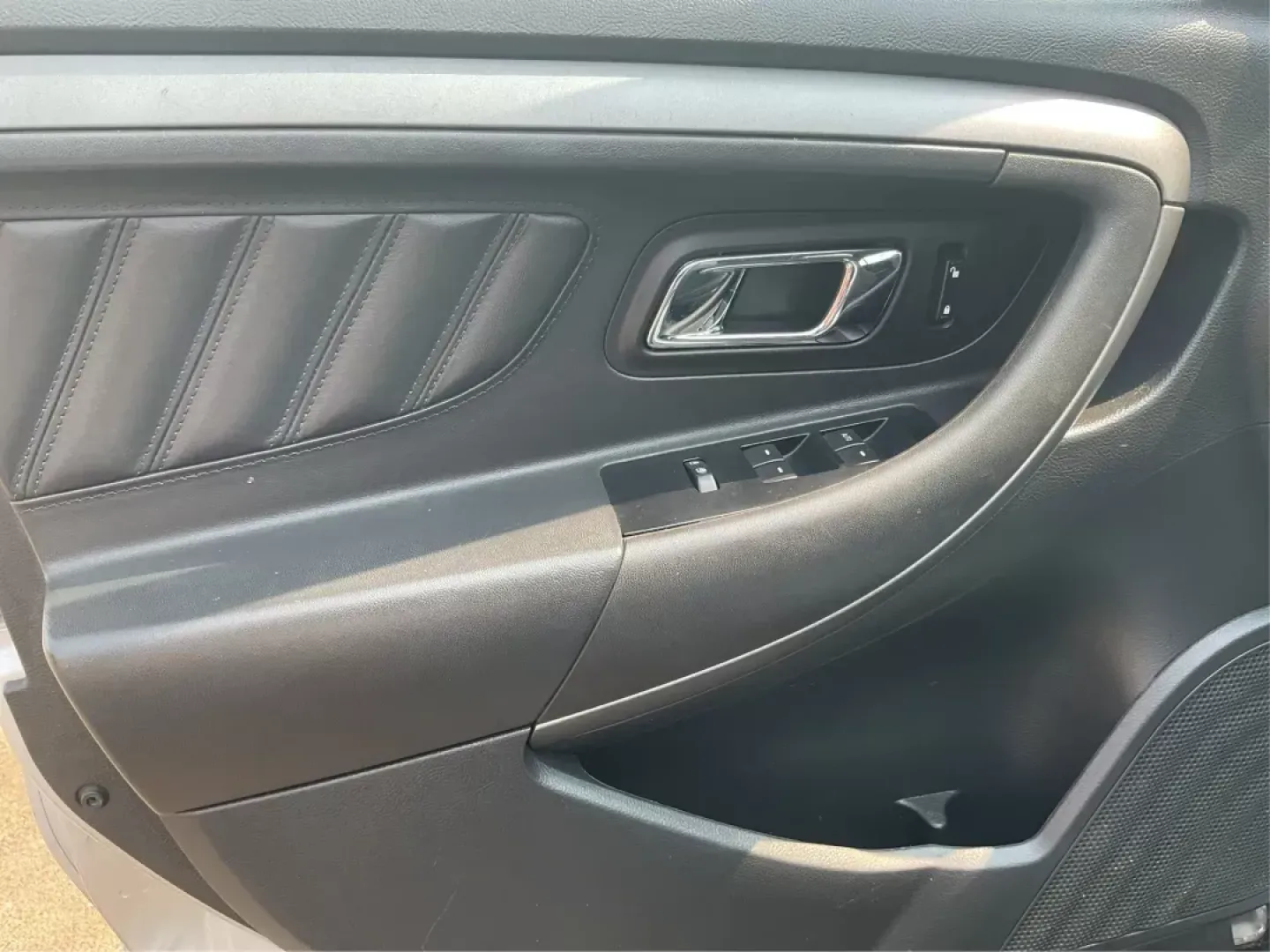 2011 Ford Taurus SEL (1FAHP2EW4BG) with an Duratec 3.5L V-6 DOHC engine, located at 401 Woodman Dr, Riverside, OH, 45431, (937) 908-9800, 39.760899, -84.123421 - 2011 Ford Taurus SEL - Photo#18