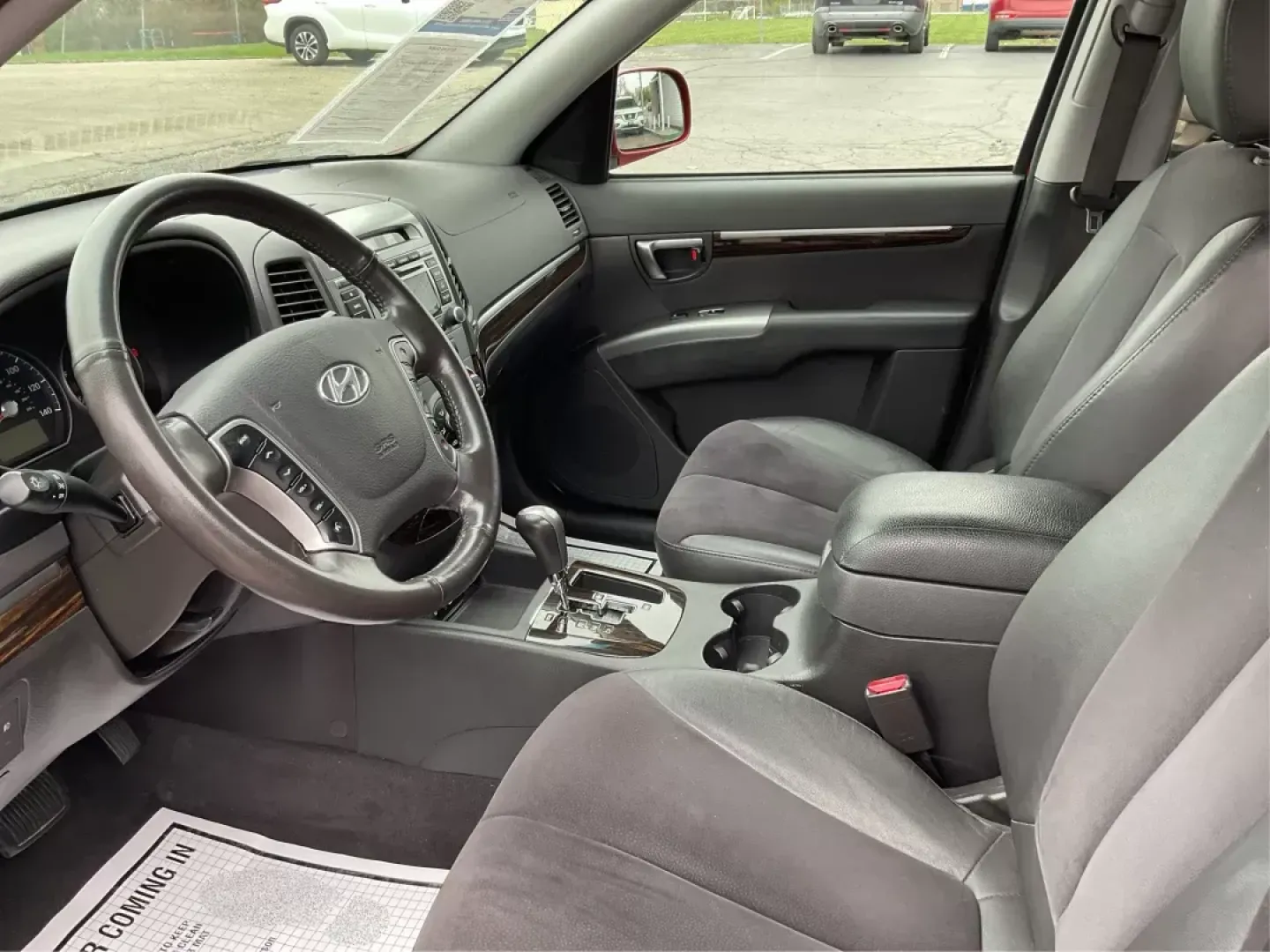 2011 Hyundai Santa Fe SE (5XYZHDAG5BG) with an 3.5L V-6 DOHC engine, located at 1184 Kauffman Ave, Fairborn, OH, 45324, (937) 908-9800, 39.807072, -84.030914 - **2011 Hyundai Santa Fe SE Your Next Adventure Awaits!** <br /> <br /> If you're in the market for a reliable SUV that seamlessly fits into your lifestyle, look no further than this stunning 2011 Hyundai Santa Fe SE, available for just $14,995 at Advantage Car and Credit in Fairborn, OH. Whether y - Photo#8