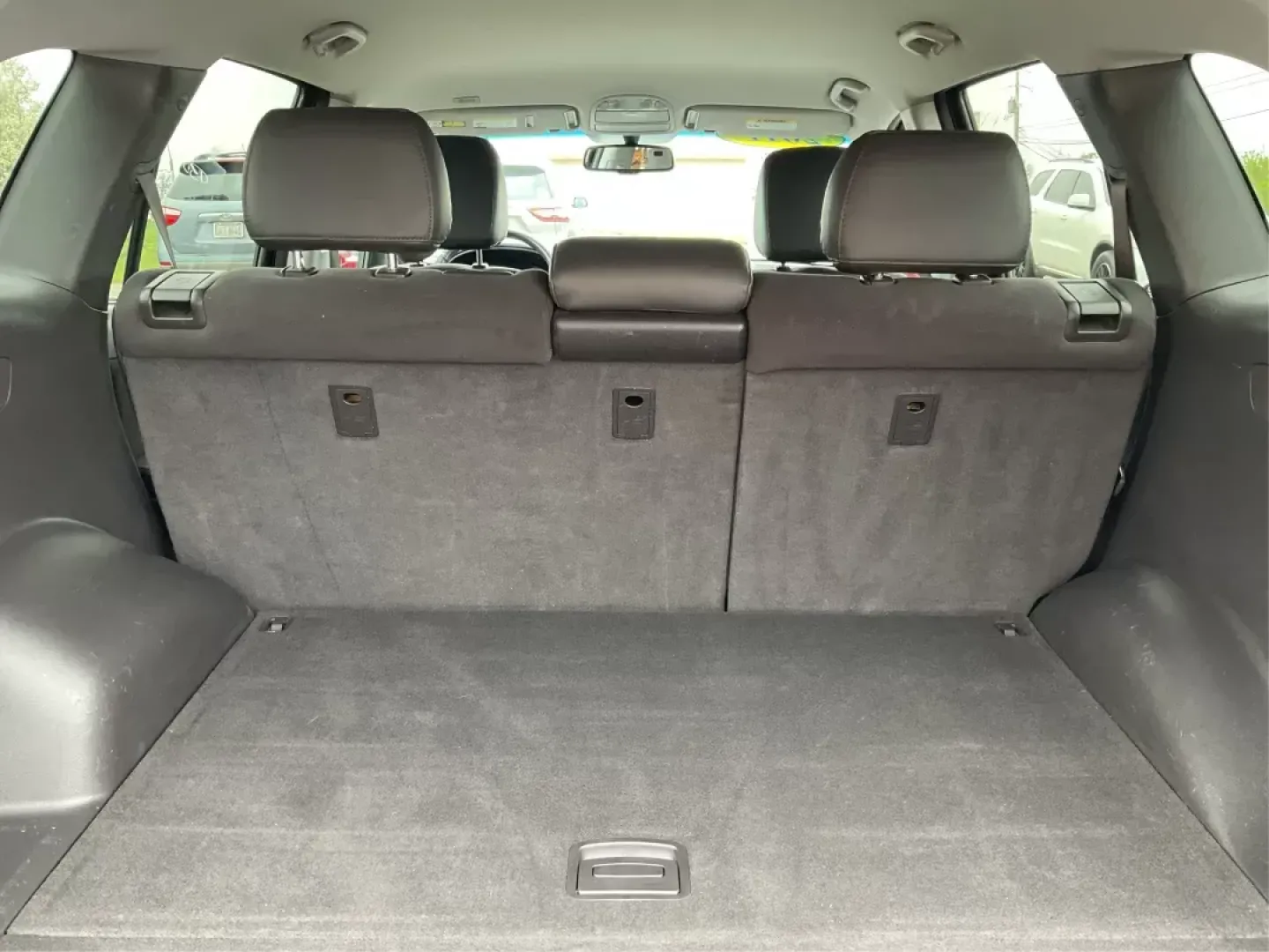 2011 Hyundai Santa Fe SE (5XYZHDAG5BG) with an 3.5L V-6 DOHC engine, located at 1184 Kauffman Ave, Fairborn, OH, 45324, (937) 908-9800, 39.807072, -84.030914 - **2011 Hyundai Santa Fe SE Your Next Adventure Awaits!** <br /> <br /> If you're in the market for a reliable SUV that seamlessly fits into your lifestyle, look no further than this stunning 2011 Hyundai Santa Fe SE, available for just $14,995 at Advantage Car and Credit in Fairborn, OH. Whether y - Photo#11