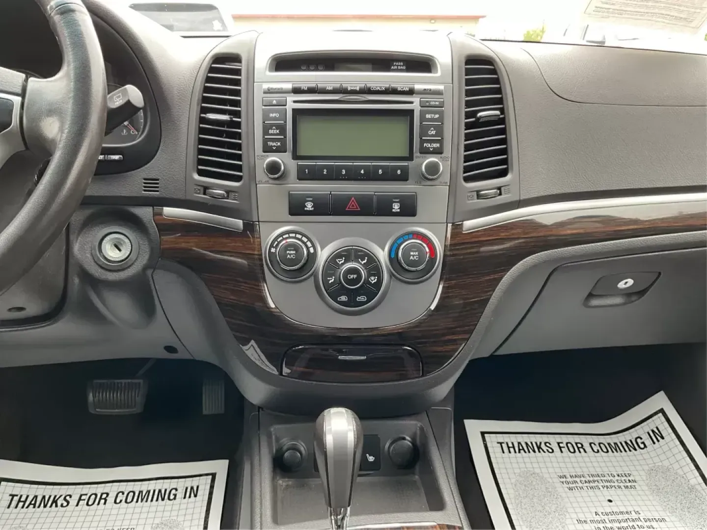 2011 Hyundai Santa Fe SE (5XYZHDAG5BG) with an 3.5L V-6 DOHC engine, located at 1184 Kauffman Ave, Fairborn, OH, 45324, (937) 908-9800, 39.807072, -84.030914 - **2011 Hyundai Santa Fe SE Your Next Adventure Awaits!** <br /> <br /> If you're in the market for a reliable SUV that seamlessly fits into your lifestyle, look no further than this stunning 2011 Hyundai Santa Fe SE, available for just $14,995 at Advantage Car and Credit in Fairborn, OH. Whether y - Photo#12