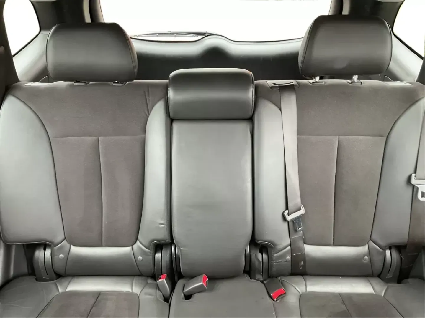 2011 Hyundai Santa Fe SE (5XYZHDAG5BG) with an 3.5L V-6 DOHC engine, located at 1184 Kauffman Ave, Fairborn, OH, 45324, (937) 908-9800, 39.807072, -84.030914 - **2011 Hyundai Santa Fe SE Your Next Adventure Awaits!** <br /> <br /> If you're in the market for a reliable SUV that seamlessly fits into your lifestyle, look no further than this stunning 2011 Hyundai Santa Fe SE, available for just $14,995 at Advantage Car and Credit in Fairborn, OH. Whether y - Photo#13