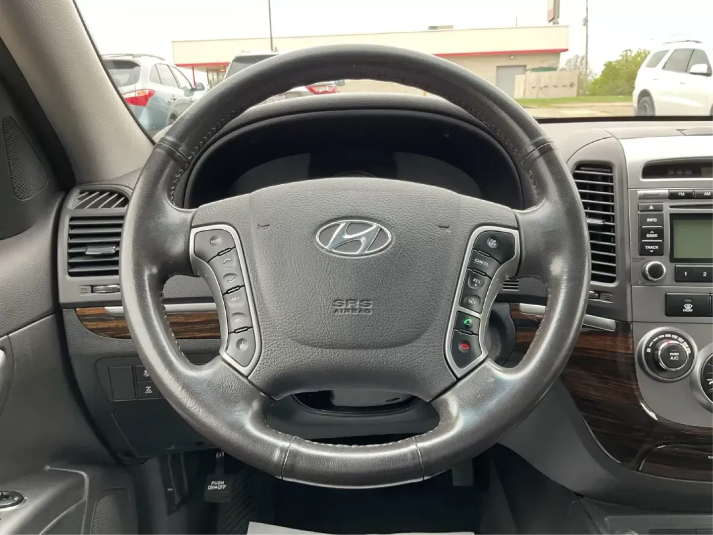 2011 Hyundai Santa Fe SE (5XYZHDAG5BG) with an 3.5L V-6 DOHC engine, located at 1184 Kauffman Ave, Fairborn, OH, 45324, (937) 908-9800, 39.807072, -84.030914 - **2011 Hyundai Santa Fe SE Your Next Adventure Awaits!** <br /> <br /> If you're in the market for a reliable SUV that seamlessly fits into your lifestyle, look no further than this stunning 2011 Hyundai Santa Fe SE, available for just $14,995 at Advantage Car and Credit in Fairborn, OH. Whether y - Photo#15