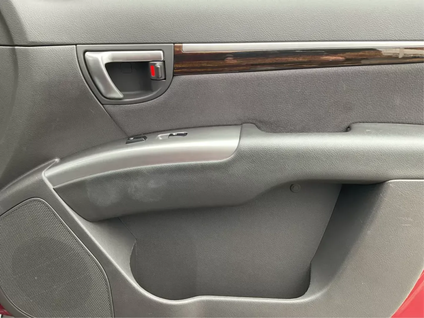 2011 Hyundai Santa Fe SE (5XYZHDAG5BG) with an 3.5L V-6 DOHC engine, located at 1184 Kauffman Ave, Fairborn, OH, 45324, (937) 908-9800, 39.807072, -84.030914 - **2011 Hyundai Santa Fe SE Your Next Adventure Awaits!** <br /> <br /> If you're in the market for a reliable SUV that seamlessly fits into your lifestyle, look no further than this stunning 2011 Hyundai Santa Fe SE, available for just $14,995 at Advantage Car and Credit in Fairborn, OH. Whether y - Photo#18