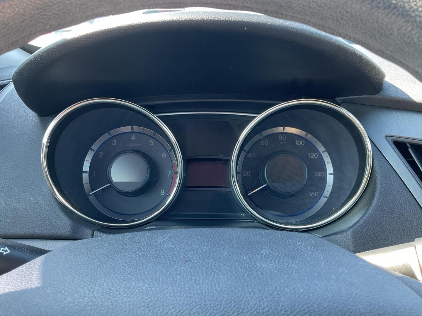 2011 Hyundai Sonata GLS (5NPEB4AC0BH) with an 2.4L I-4 gasoline direct injection engine, located at 8750 N County Rd 25A, Piqua, OH, 45356, (937) 908-9800, 40.164391, -84.232513 - 2011 Hyundai Sonata GLS - Photo#14