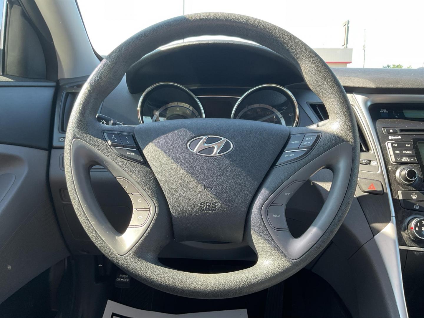 2011 Hyundai Sonata GLS (5NPEB4AC0BH) with an 2.4L I-4 gasoline direct injection engine, located at 8750 N County Rd 25A, Piqua, OH, 45356, (937) 908-9800, 40.164391, -84.232513 - 2011 Hyundai Sonata GLS - Photo#15