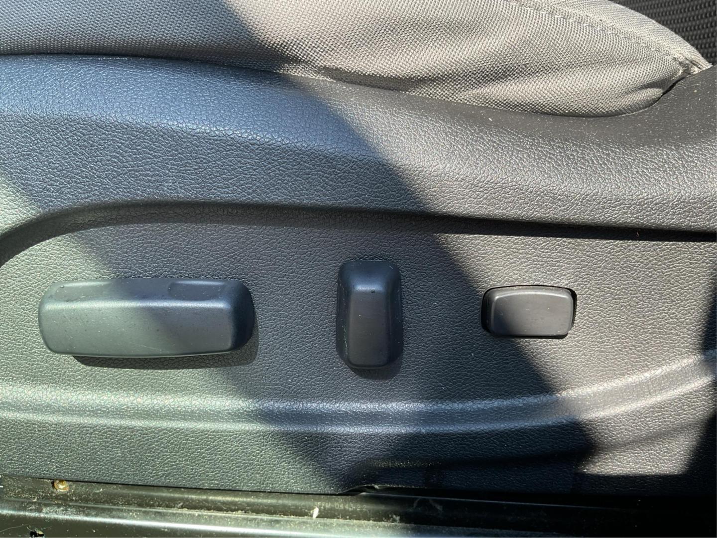 2011 Hyundai Sonata GLS (5NPEB4AC0BH) with an 2.4L I-4 gasoline direct injection engine, located at 8750 N County Rd 25A, Piqua, OH, 45356, (937) 908-9800, 40.164391, -84.232513 - 2011 Hyundai Sonata GLS - Photo#16
