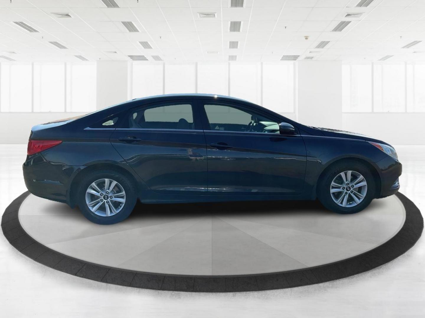 2011 Hyundai Sonata GLS (5NPEB4AC0BH) with an 2.4L I-4 gasoline direct injection engine, located at 8750 N County Rd 25A, Piqua, OH, 45356, (937) 908-9800, 40.164391, -84.232513 - 2011 Hyundai Sonata GLS - Photo#1