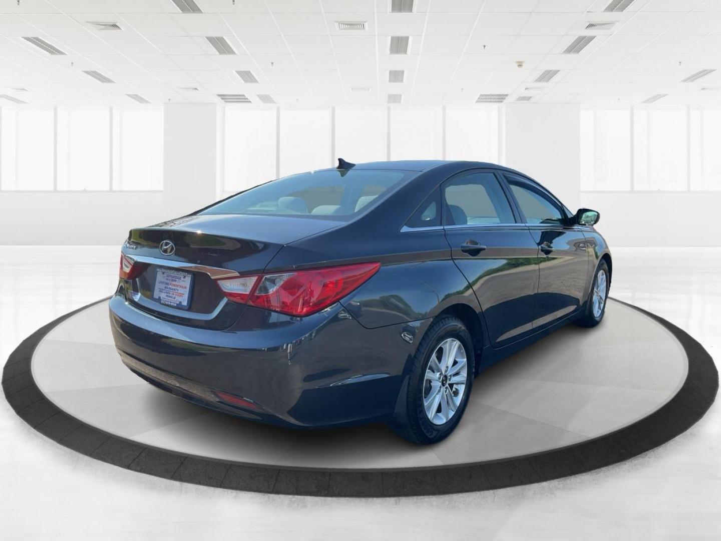 2011 Hyundai Sonata GLS (5NPEB4AC0BH) with an 2.4L I-4 gasoline direct injection engine, located at 8750 N County Rd 25A, Piqua, OH, 45356, (937) 908-9800, 40.164391, -84.232513 - 2011 Hyundai Sonata GLS - Photo#2