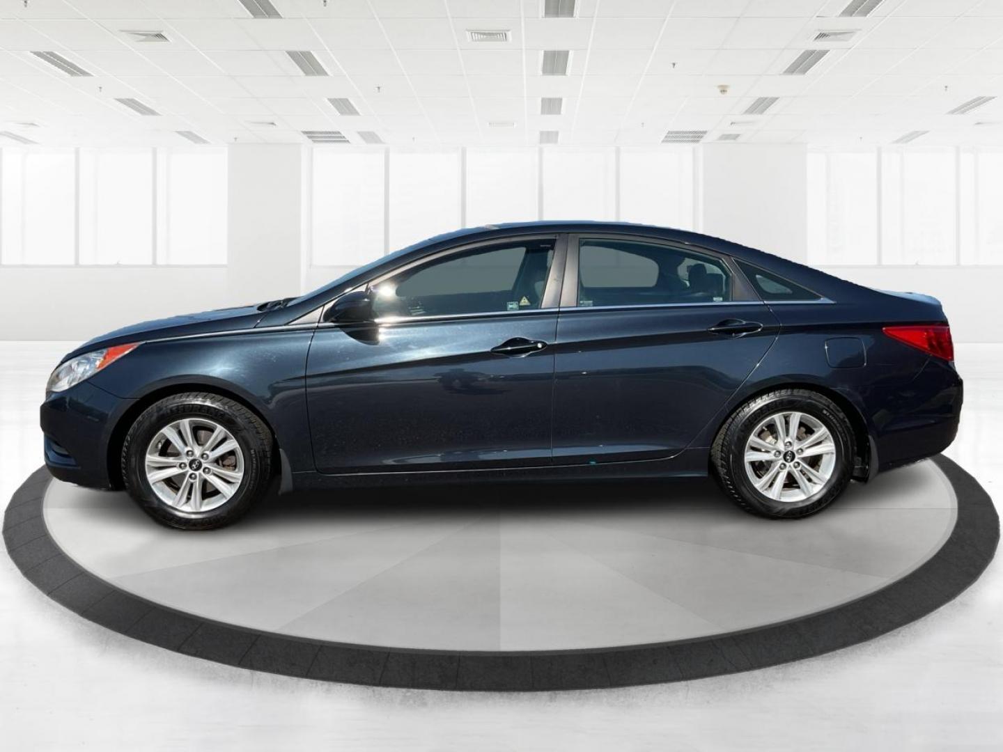 2011 Hyundai Sonata GLS (5NPEB4AC0BH) with an 2.4L I-4 gasoline direct injection engine, located at 8750 N County Rd 25A, Piqua, OH, 45356, (937) 908-9800, 40.164391, -84.232513 - 2011 Hyundai Sonata GLS - Photo#5