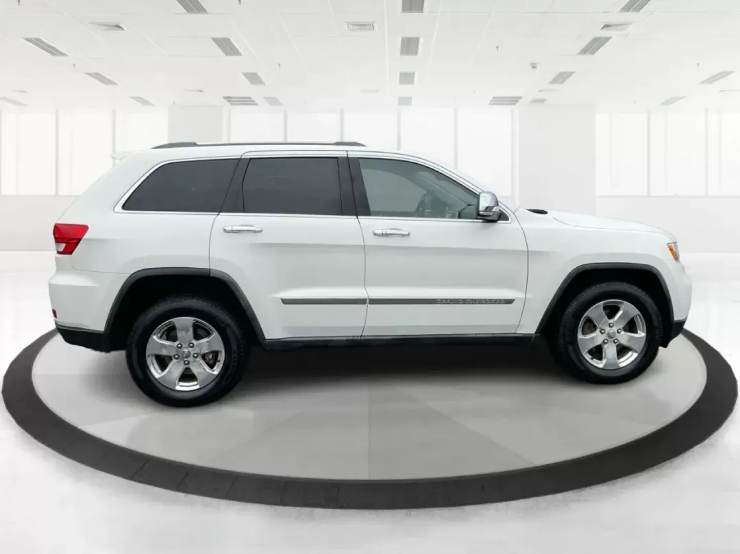 2011 Jeep Grand Cherokee Limited (1J4RR5GG2BC) with an Other engine, located at 4508 South Dixie Dr, Moraine, OH, 45439, (937) 908-9800, 39.689976, -84.218452 - 2011 Jeep Grand Cherokee Limited - Photo#1