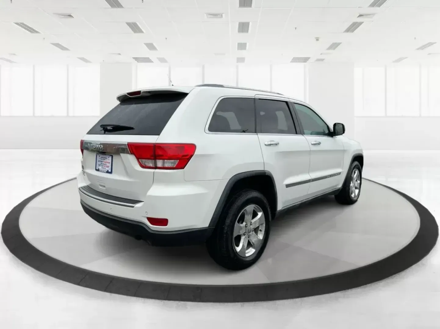 2011 Jeep Grand Cherokee Limited (1J4RR5GG2BC) with an Other engine, located at 4508 South Dixie Dr, Moraine, OH, 45439, (937) 908-9800, 39.689976, -84.218452 - 2011 Jeep Grand Cherokee Limited - Photo#2