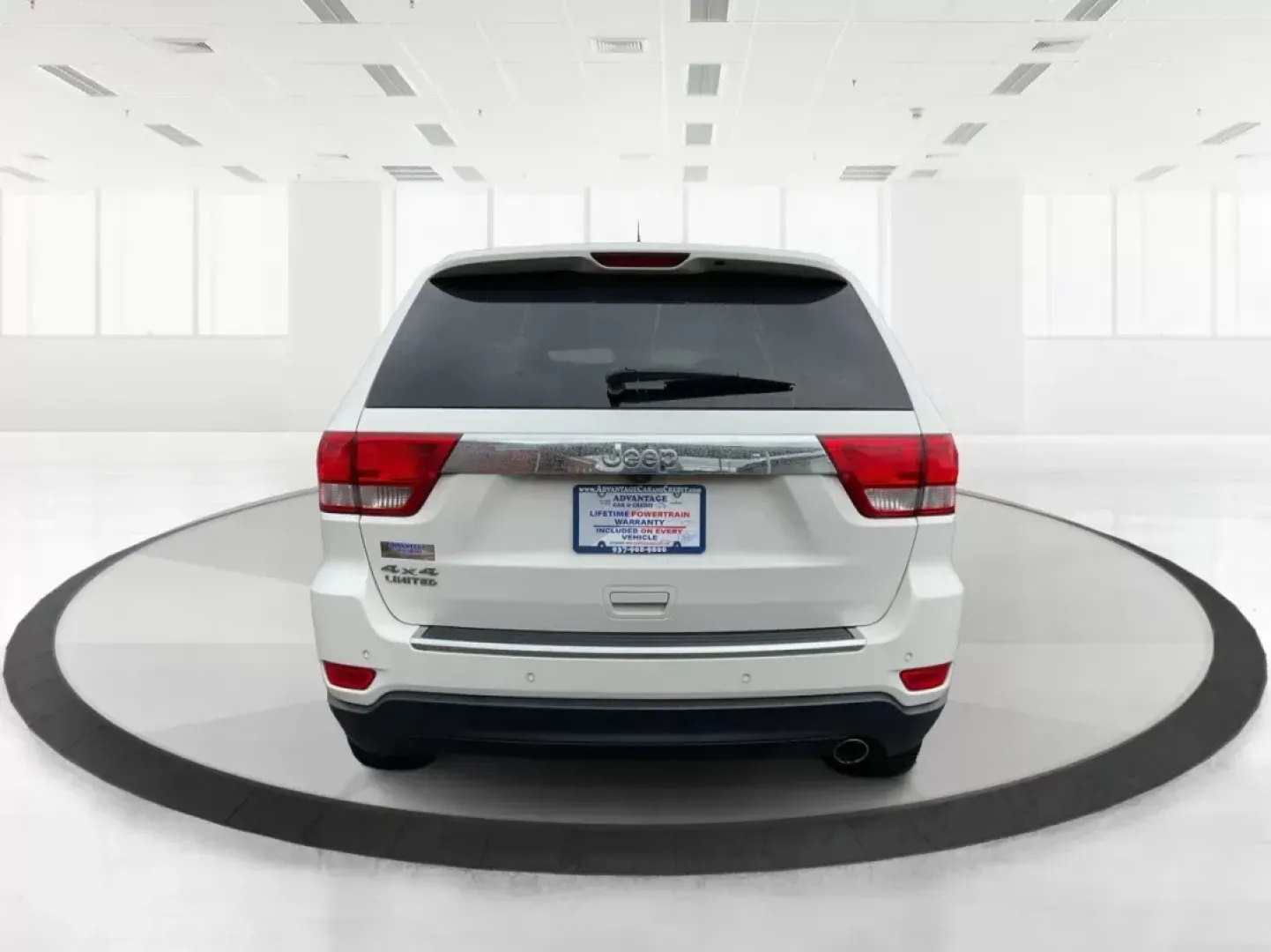 2011 Jeep Grand Cherokee Limited (1J4RR5GG2BC) with an Other engine, located at 4508 South Dixie Dr, Moraine, OH, 45439, (937) 908-9800, 39.689976, -84.218452 - 2011 Jeep Grand Cherokee Limited - Photo#4