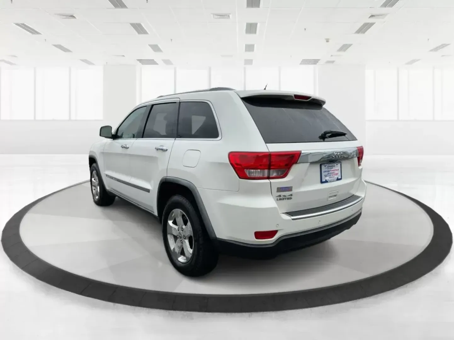 2011 Jeep Grand Cherokee Limited (1J4RR5GG2BC) with an Other engine, located at 4508 South Dixie Dr, Moraine, OH, 45439, (937) 908-9800, 39.689976, -84.218452 - 2011 Jeep Grand Cherokee Limited - Photo#5