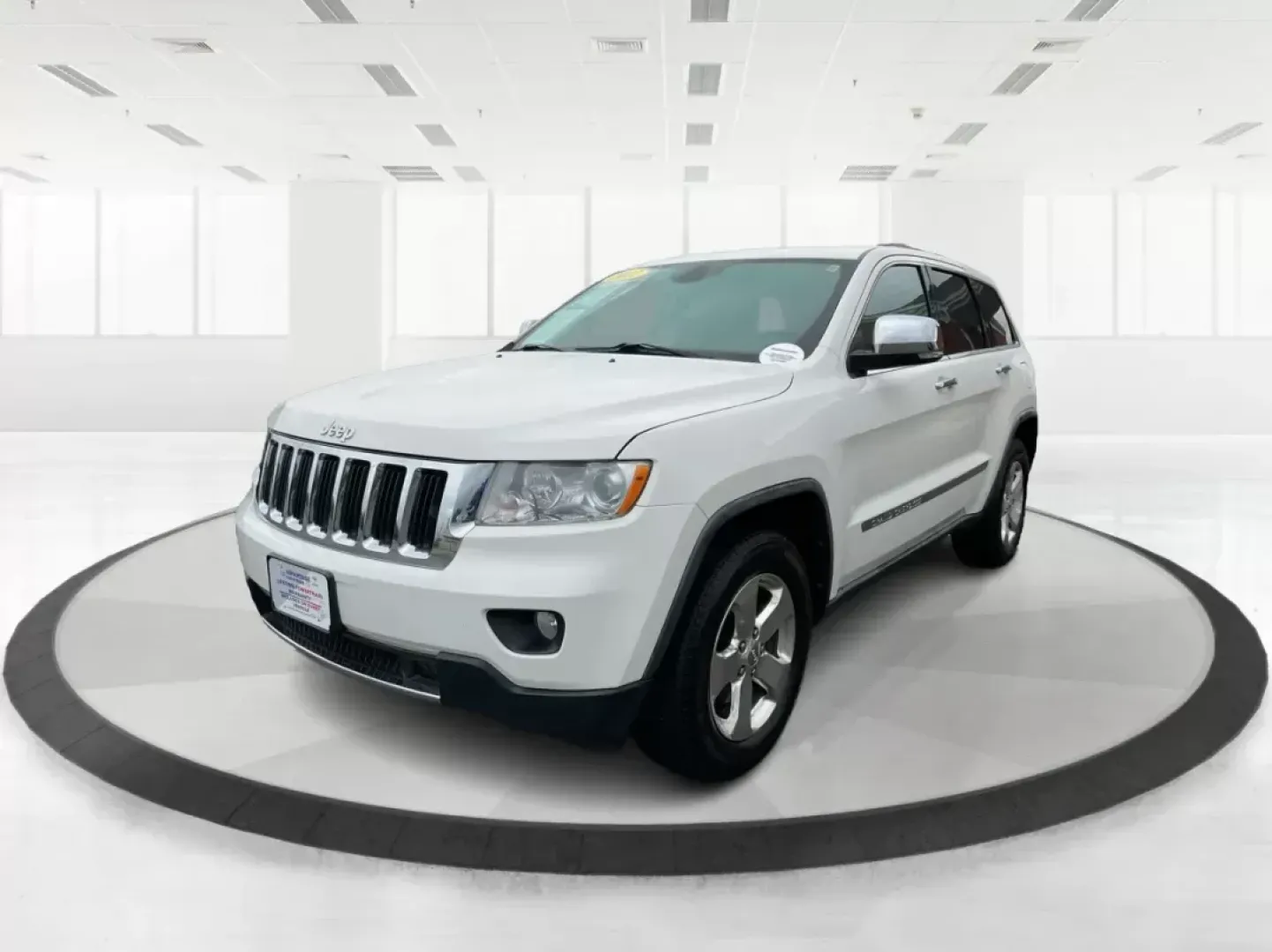 2011 Jeep Grand Cherokee Limited (1J4RR5GG2BC) with an Other engine, located at 4508 South Dixie Dr, Moraine, OH, 45439, (937) 908-9800, 39.689976, -84.218452 - 2011 Jeep Grand Cherokee Limited - Photo#8