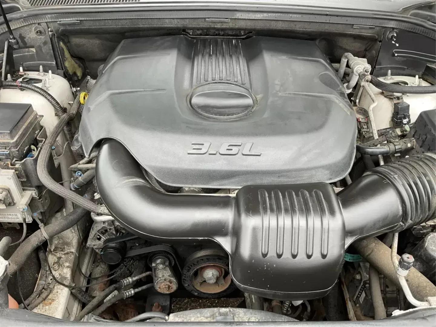 2011 Jeep Grand Cherokee Limited (1J4RR5GG2BC) with an Other engine, located at 4508 South Dixie Dr, Moraine, OH, 45439, (937) 908-9800, 39.689976, -84.218452 - 2011 Jeep Grand Cherokee Limited - Photo#11