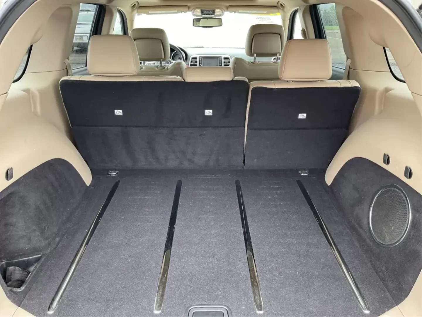 2011 Jeep Grand Cherokee Limited (1J4RR5GG2BC) with an Other engine, located at 4508 South Dixie Dr, Moraine, OH, 45439, (937) 908-9800, 39.689976, -84.218452 - 2011 Jeep Grand Cherokee Limited - Photo#12