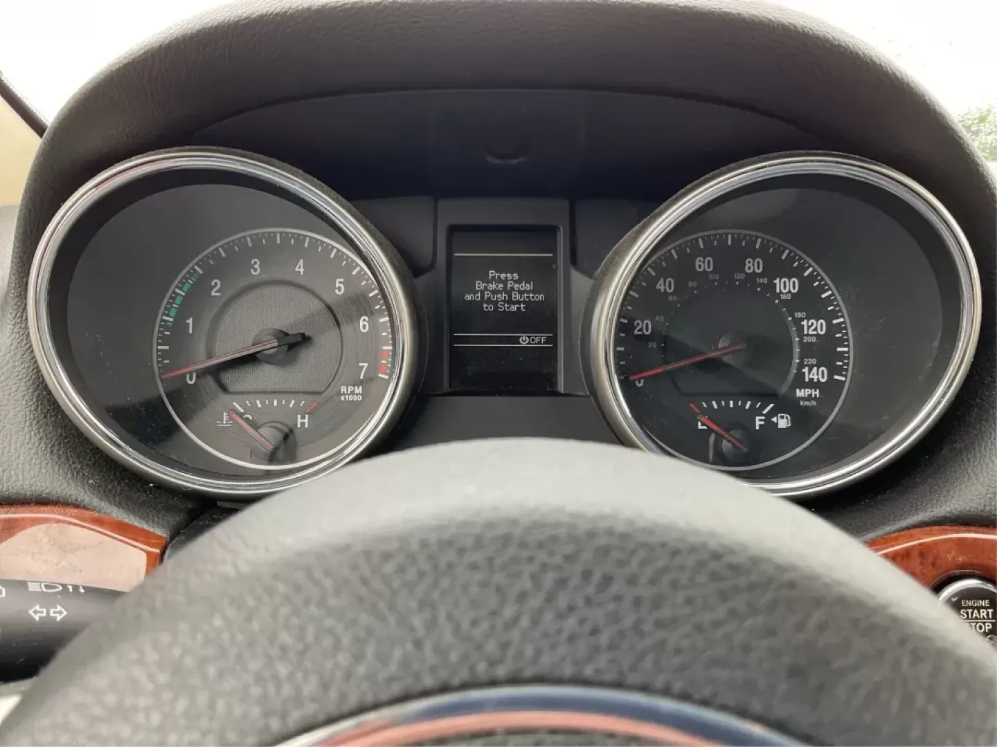 2011 Jeep Grand Cherokee Limited (1J4RR5GG2BC) with an Other engine, located at 4508 South Dixie Dr, Moraine, OH, 45439, (937) 908-9800, 39.689976, -84.218452 - 2011 Jeep Grand Cherokee Limited - Photo#15