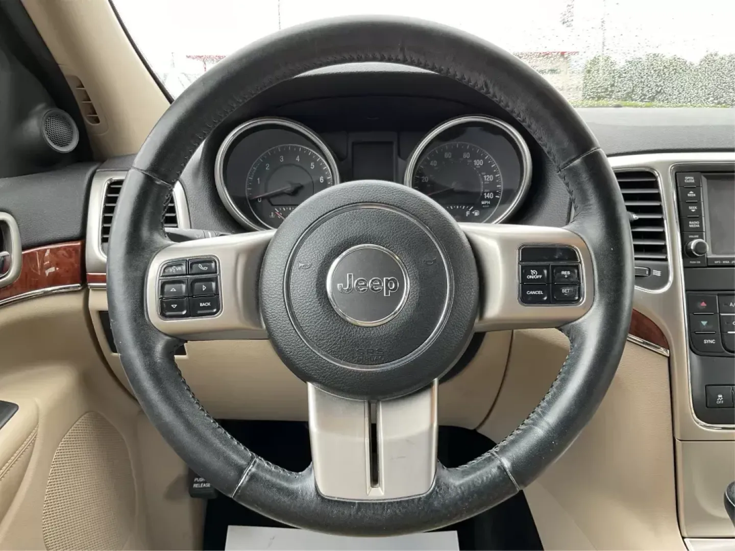 2011 Jeep Grand Cherokee Limited (1J4RR5GG2BC) with an Other engine, located at 4508 South Dixie Dr, Moraine, OH, 45439, (937) 908-9800, 39.689976, -84.218452 - 2011 Jeep Grand Cherokee Limited - Photo#16