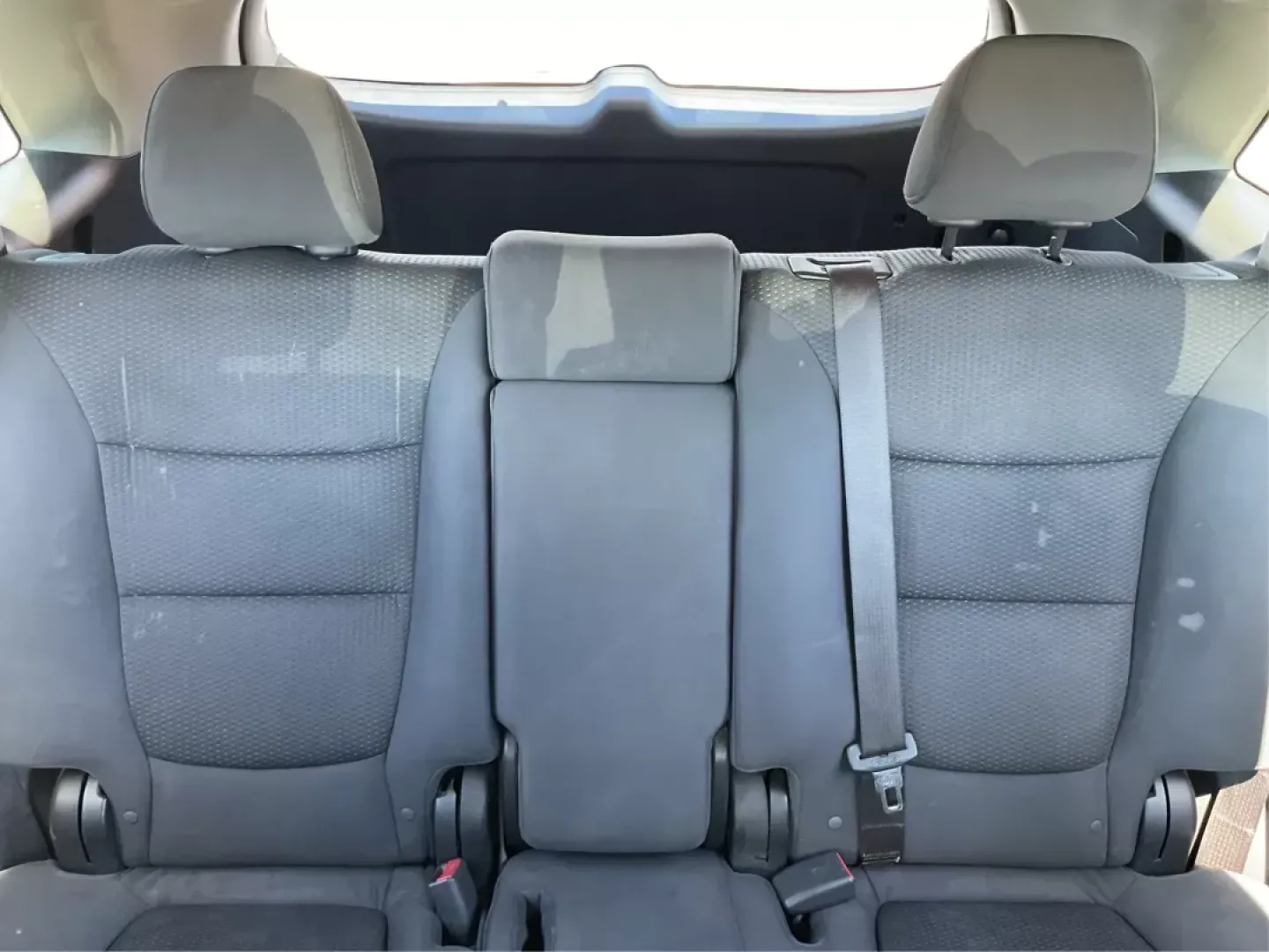 2011 Dark Cherry Kia Sorento LX 2WD (5XYKT3A14BG) with an 2.4L L4 DOHC 16V engine, 6-Speed Automatic transmission, located at 1230 East Main St, Xenia, OH, 45385, (937) 908-9800, 39.688026, -83.910172 - 2011 Kia Sorento LX 2WD - Photo#11