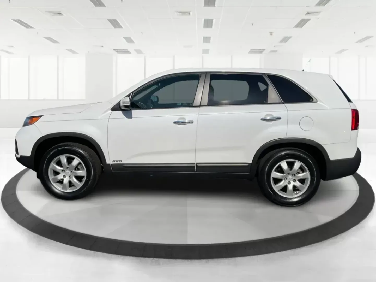2011 Kia Sorento LX (5XYKTCA11BG) with an 2.4L I-4 DOHC engine, located at 8750 N County Rd 25A, Piqua, OH, 45356, (937) 908-9800, 40.164391, -84.232513 - 2011 Kia Sorento LX - Photo#5