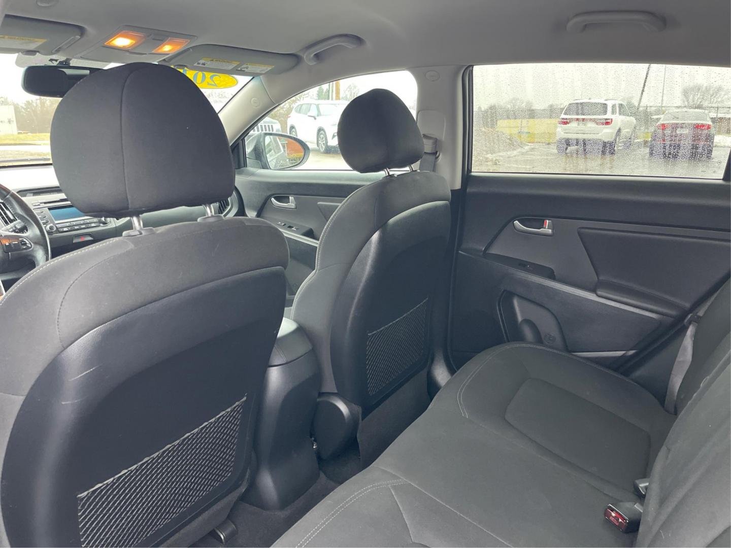 2011 Kia Sportage EX AWD (KNDPCCA29B7) with an 2.4L V6 DOHC 24V engine, 6-Speed Automatic transmission, located at 1184 Kauffman Ave, Fairborn, OH, 45324, (937) 908-9800, 39.807072, -84.030914 - 2011 Kia Sportage EX AWD - Photo#9