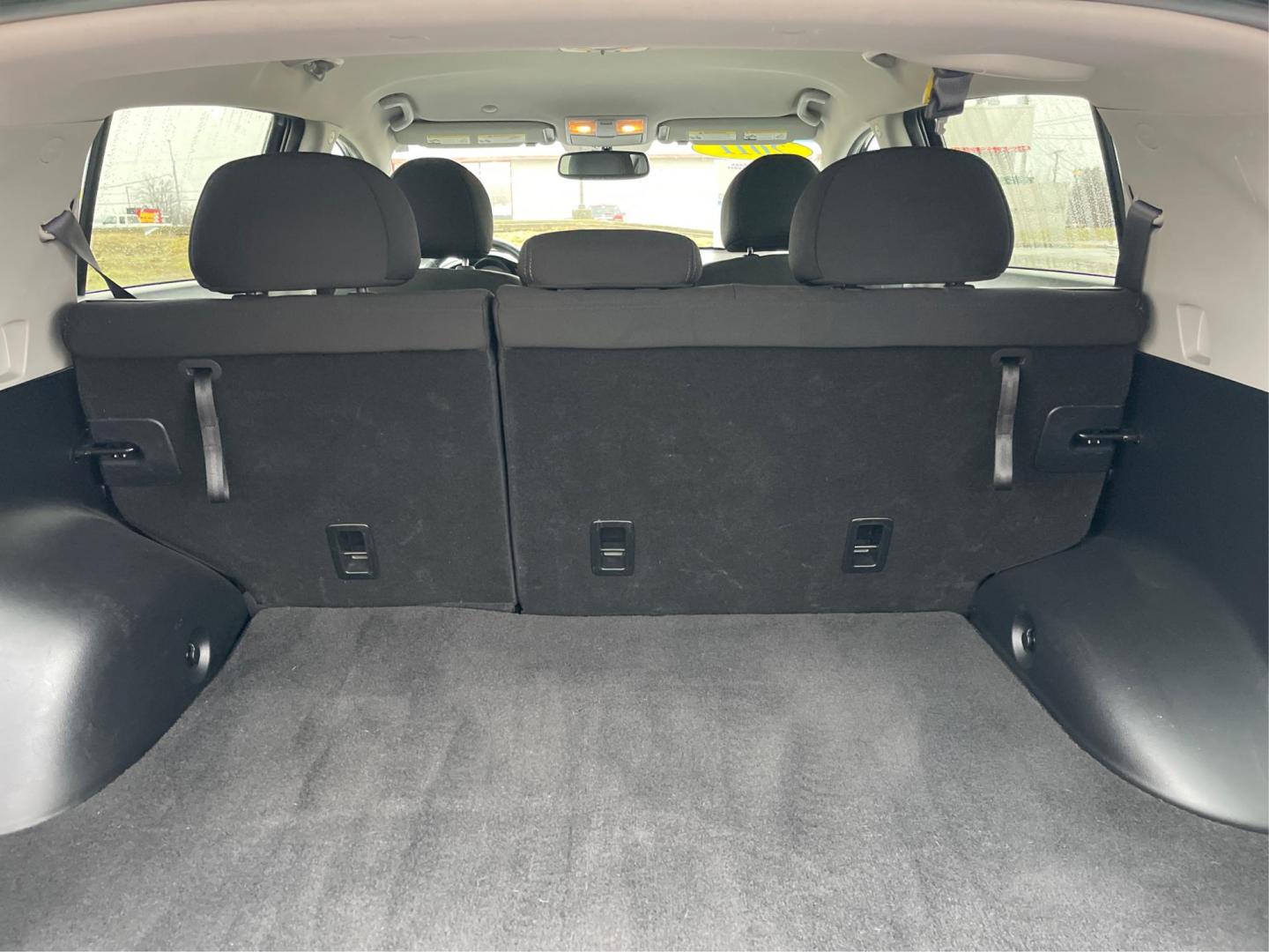 2011 Kia Sportage EX AWD (KNDPCCA29B7) with an 2.4L V6 DOHC 24V engine, 6-Speed Automatic transmission, located at 1184 Kauffman Ave, Fairborn, OH, 45324, (937) 908-9800, 39.807072, -84.030914 - 2011 Kia Sportage EX AWD - Photo#11