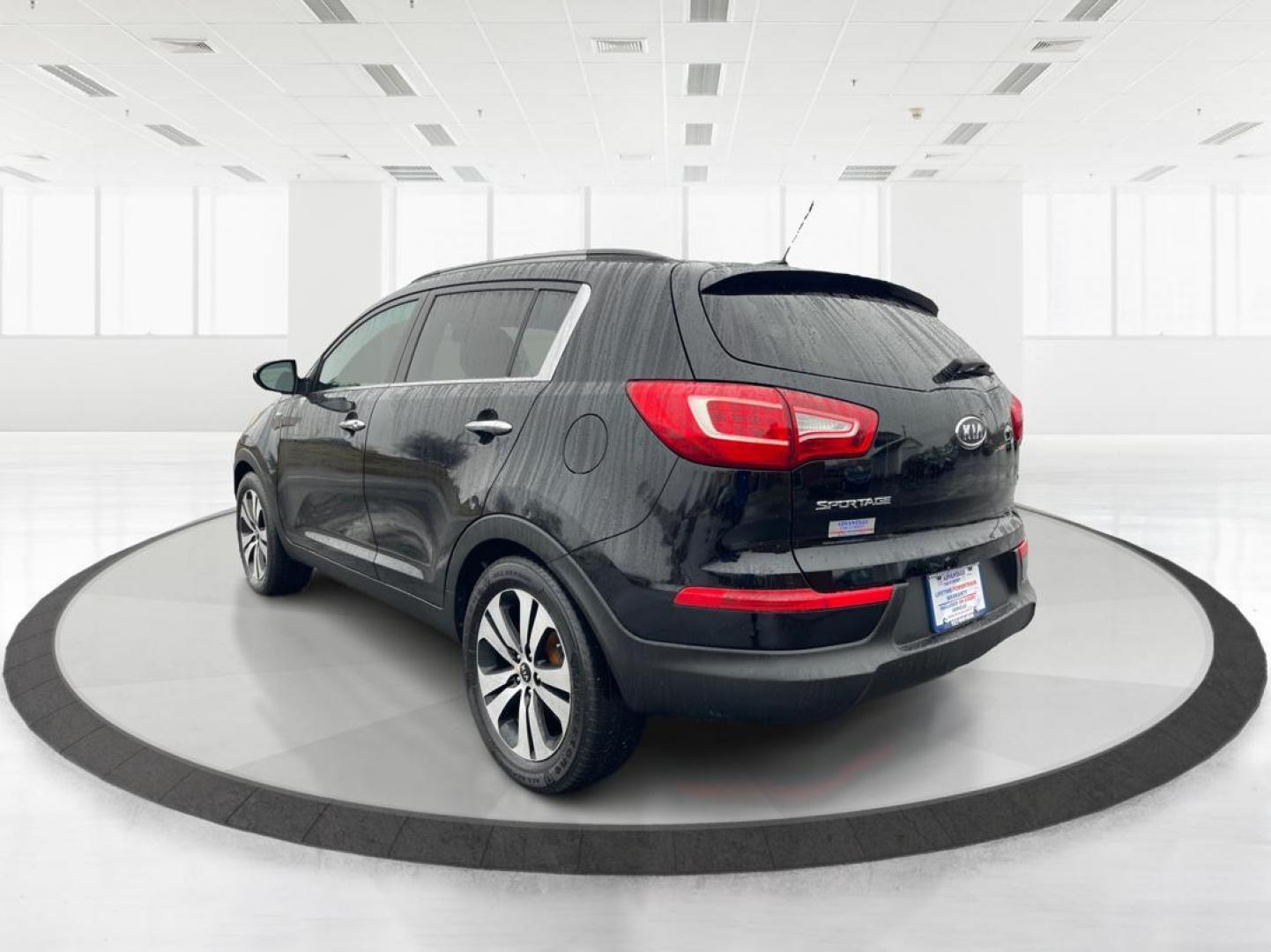 2011 Kia Sportage EX AWD (KNDPCCA29B7) with an 2.4L V6 DOHC 24V engine, 6-Speed Automatic transmission, located at 1184 Kauffman Ave, Fairborn, OH, 45324, (937) 908-9800, 39.807072, -84.030914 - 2011 Kia Sportage EX AWD - Photo#4