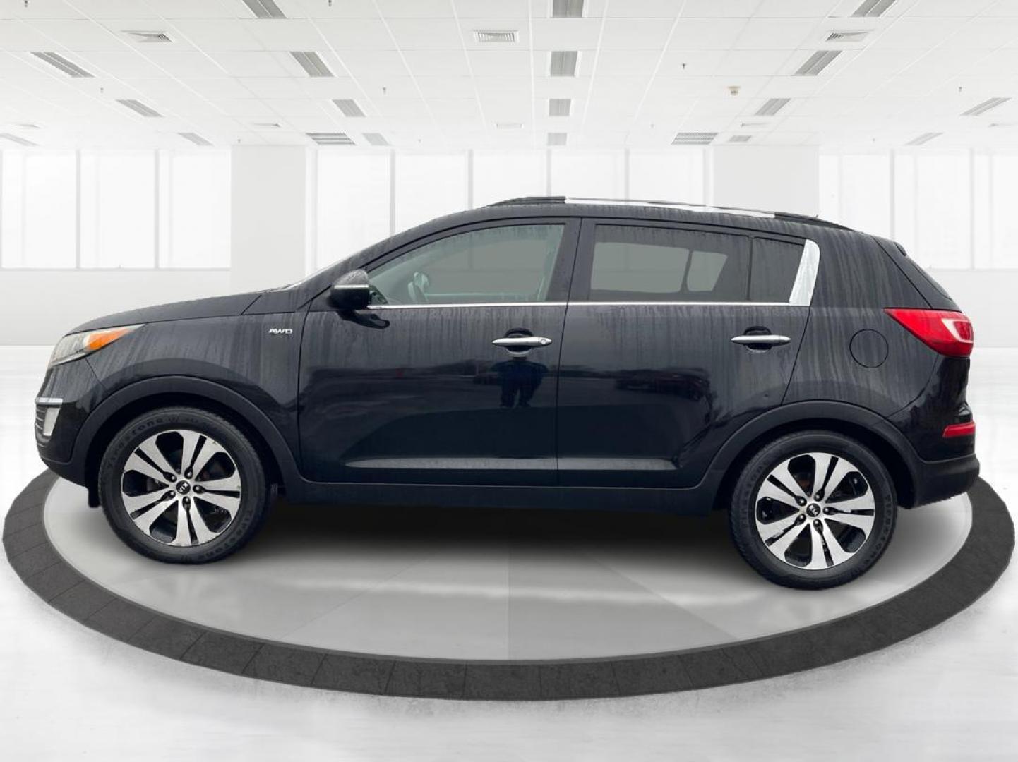 2011 Kia Sportage EX AWD (KNDPCCA29B7) with an 2.4L V6 DOHC 24V engine, 6-Speed Automatic transmission, located at 1184 Kauffman Ave, Fairborn, OH, 45324, (937) 908-9800, 39.807072, -84.030914 - 2011 Kia Sportage EX AWD - Photo#5
