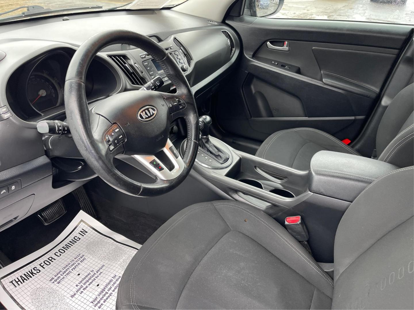 2011 Kia Sportage EX AWD (KNDPCCA29B7) with an 2.4L V6 DOHC 24V engine, 6-Speed Automatic transmission, located at 1184 Kauffman Ave, Fairborn, OH, 45324, (937) 908-9800, 39.807072, -84.030914 - 2011 Kia Sportage EX AWD - Photo#8