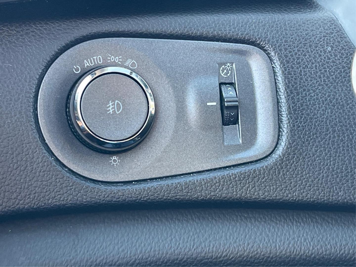 2012 Cadillac SRX Performance Collection (3GYFNEE36CS) with an 3.6L V-6 gasoline direct injection engine, located at 8750 N County Rd 25A, Piqua, OH, 45356, (937) 908-9800, 40.164391, -84.232513 - 2012 Cadillac SRX Performance Collection - Photo#16