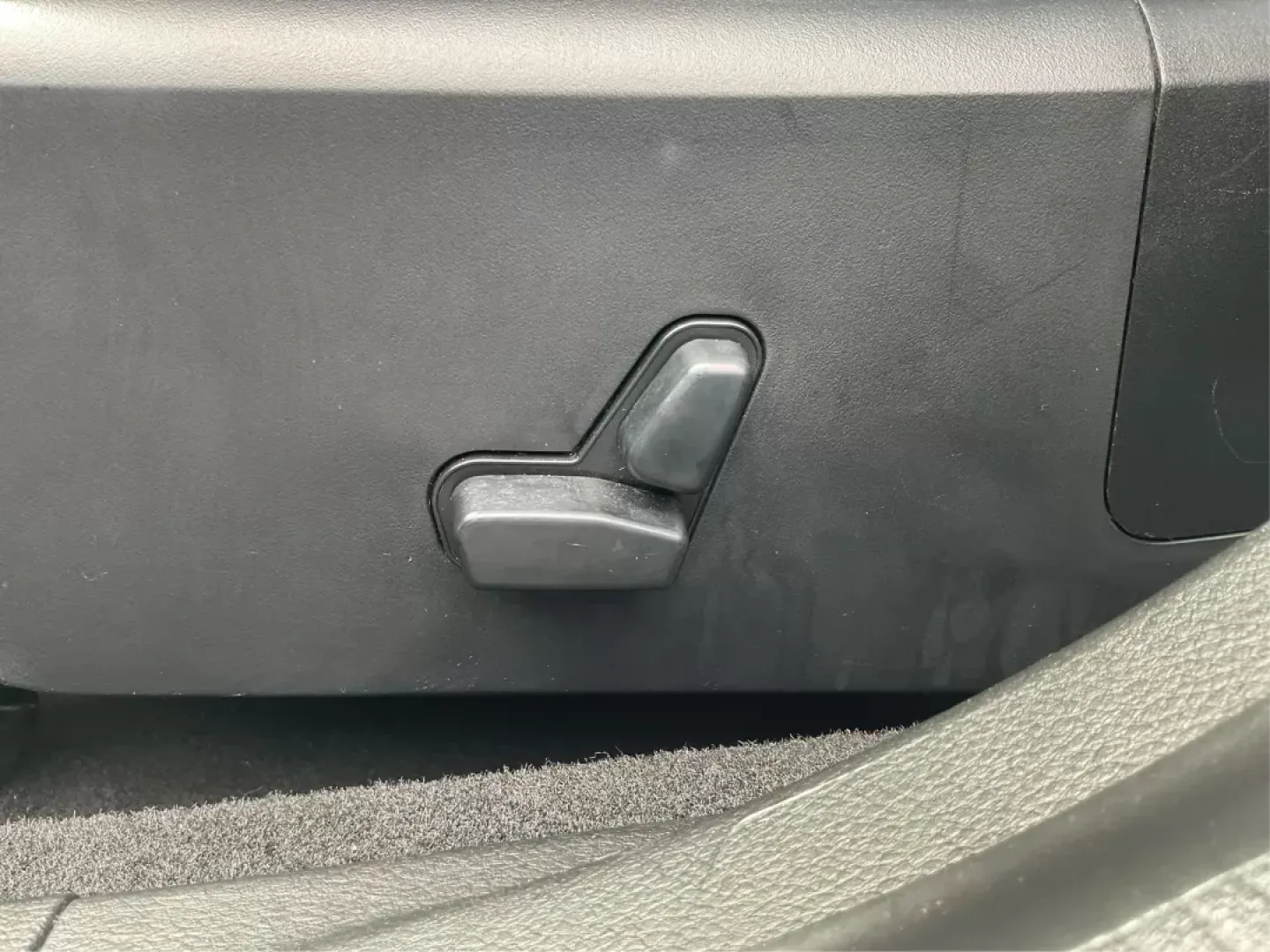 2012 Chrysler 200 Touring (1C3CCBBB3CN) with an Other engine, located at 401 Woodman Dr, Riverside, OH, 45431, (937) 908-9800, 39.760899, -84.123421 - 2012 Chrysler 200 Touring - Photo#17