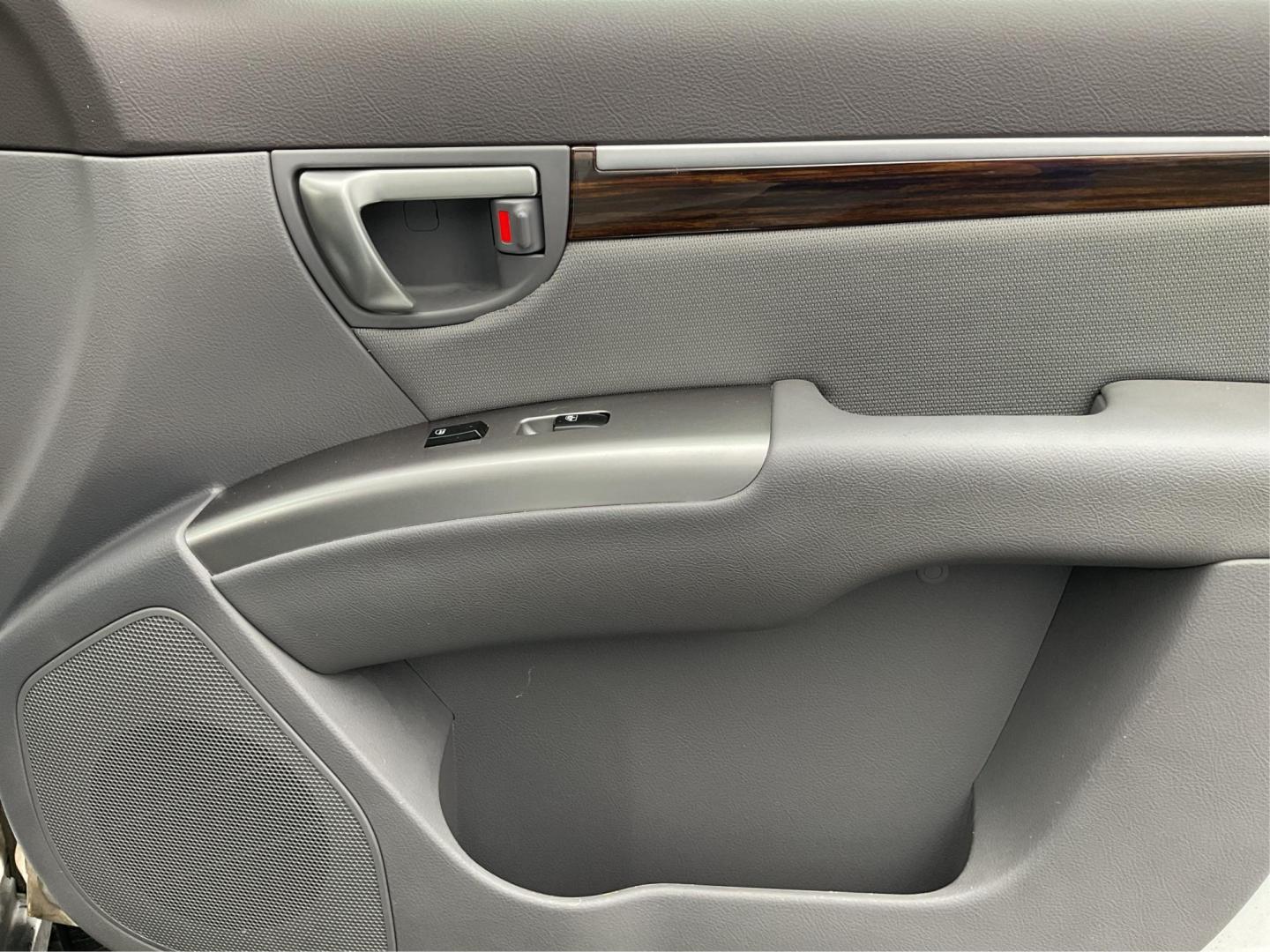 2012 Hyundai Santa Fe GLS (5XYZGDAB5CG) with an 2.4L I-4 DOHC engine, located at 1099 N County Rd 25A , Troy, OH, 45373, (937) 908-9800, 40.057079, -84.212883 - One Owner - Photo#17