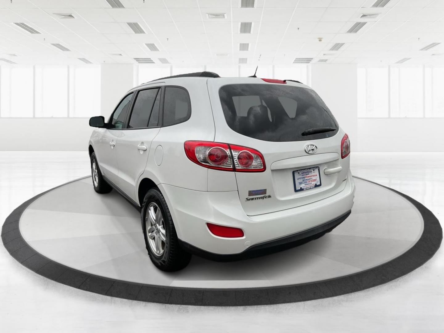 2012 Hyundai Santa Fe GLS (5XYZGDAB5CG) with an 2.4L I-4 DOHC engine, located at 1099 N County Rd 25A , Troy, OH, 45373, (937) 908-9800, 40.057079, -84.212883 - One Owner - Photo#4
