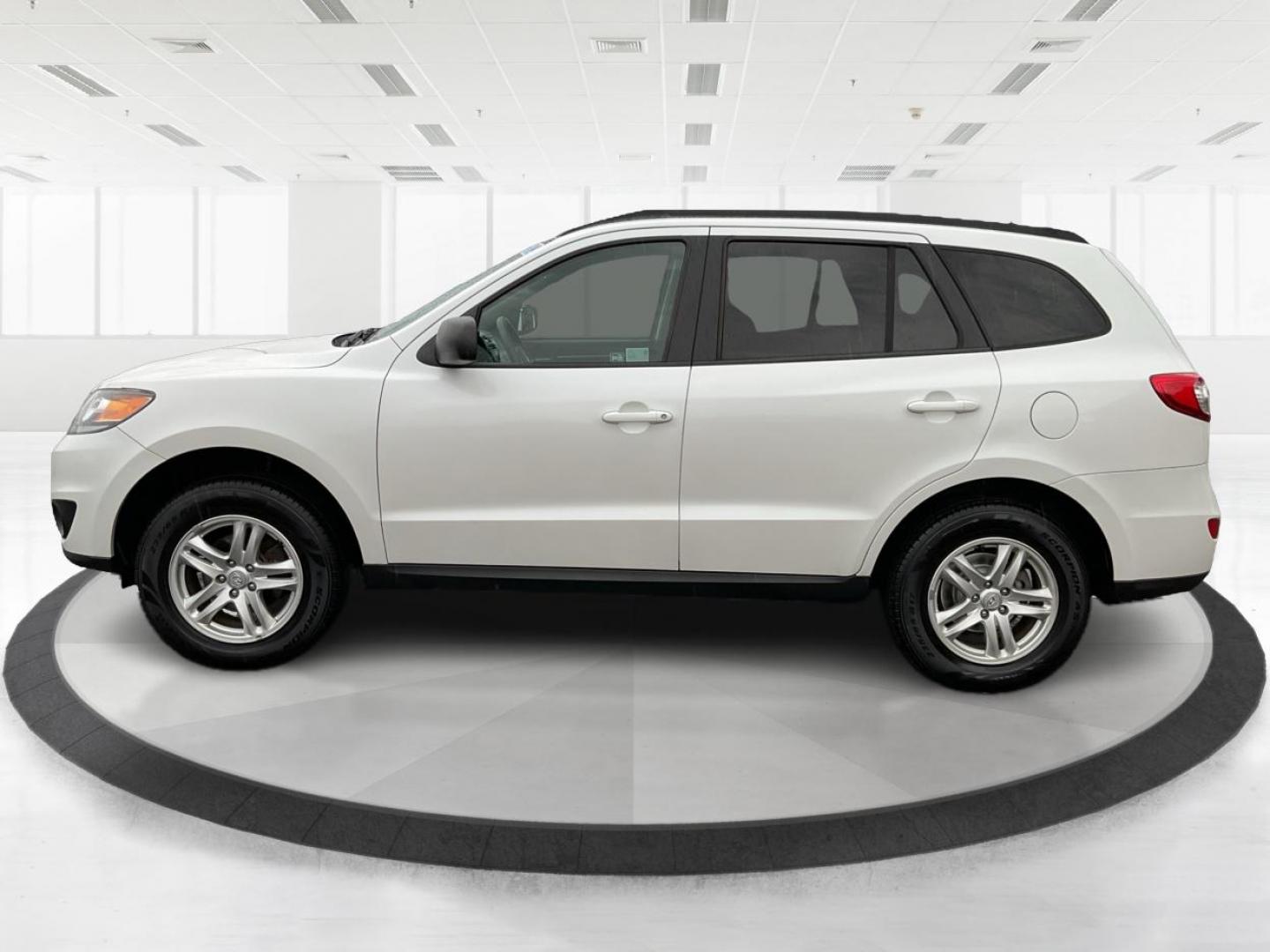 2012 Hyundai Santa Fe GLS (5XYZGDAB5CG) with an 2.4L I-4 DOHC engine, located at 1099 N County Rd 25A , Troy, OH, 45373, (937) 908-9800, 40.057079, -84.212883 - One Owner - Photo#5