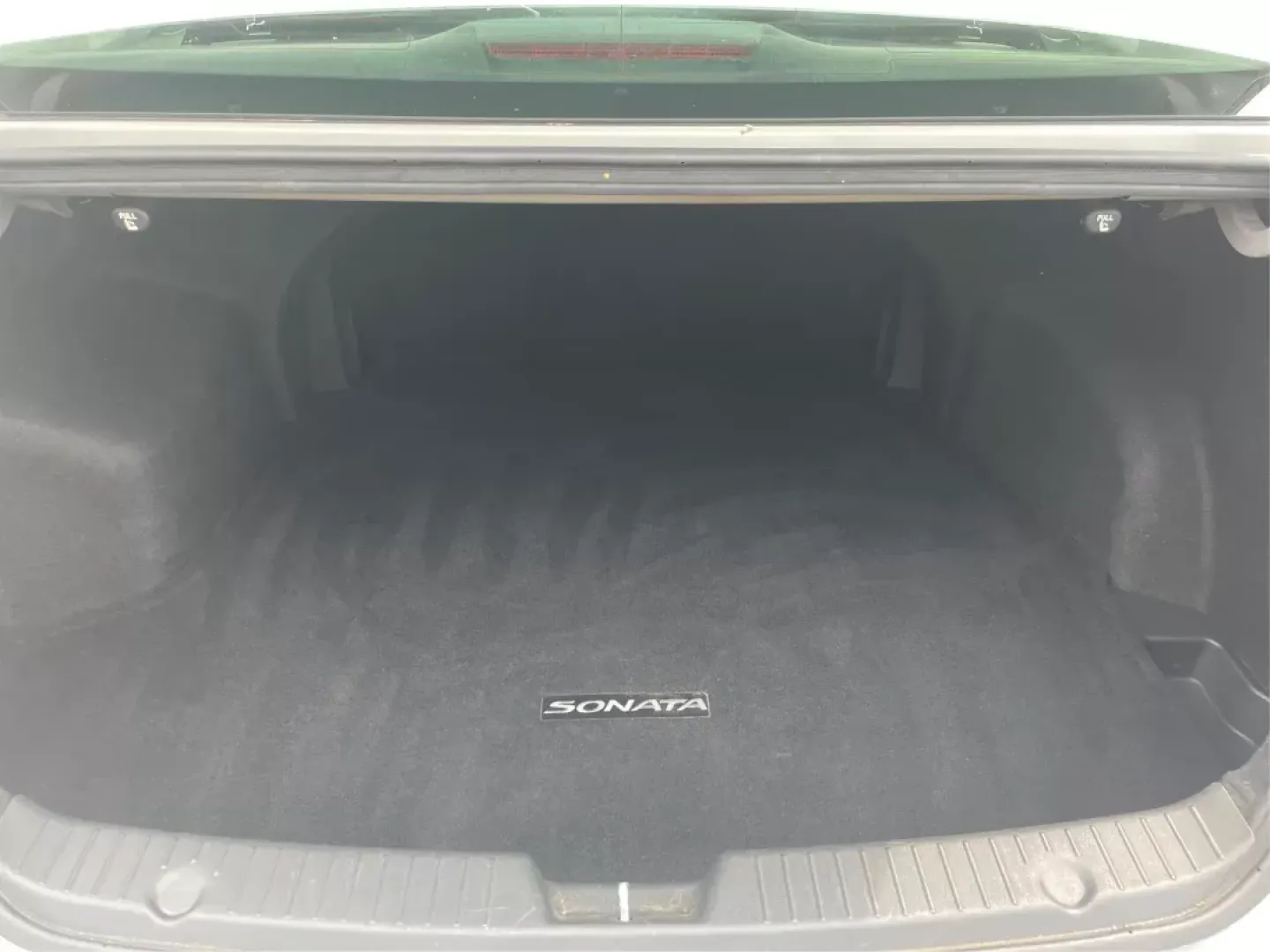 2012 Hyundai Sonata Limited (5NPEC4AC5CH) with an 2.4L I-4 gasoline direct injection engine, located at 1230 East Main St, Xenia, OH, 45385, (937) 908-9800, 39.688026, -83.910172 - One Owner - Photo#11