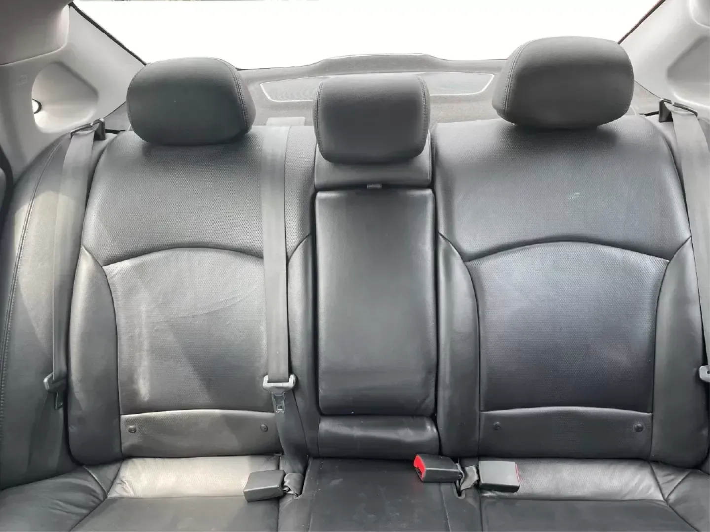 2012 Hyundai Sonata Limited (5NPEC4AC5CH) with an 2.4L I-4 gasoline direct injection engine, located at 1230 East Main St, Xenia, OH, 45385, (937) 908-9800, 39.688026, -83.910172 - One Owner - Photo#13