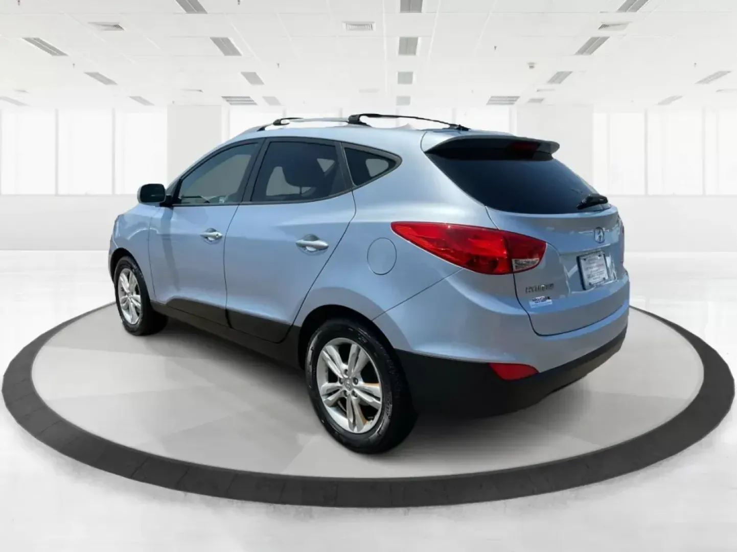 2012 Hyundai Tucson GLS (KM8JU3AC7CU) with an Theta II 2.4L I-4 DOHC engine, located at 1184 Kauffman Ave, Fairborn, OH, 45324, (937) 908-9800, 39.807072, -84.030914 - **Explore New Adventures with the 2012 Hyundai Tucson GLS Perfect for Your Family or Commute!**<br /> <br /> Are you looking for a reliable SUV that fits seamlessly into your busy lifestyle? Look no further than the 2012 Hyundai Tucson GLS, now available at Advantage Car and Credit in Fairborn, OH. - Photo#4