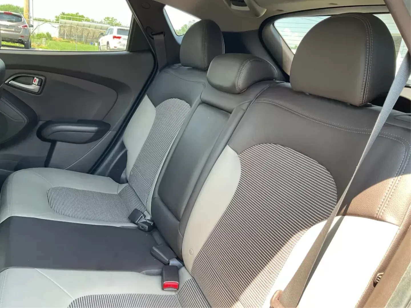 2012 Hyundai Tucson GLS (KM8JU3AC7CU) with an Theta II 2.4L I-4 DOHC engine, located at 1184 Kauffman Ave, Fairborn, OH, 45324, (937) 908-9800, 39.807072, -84.030914 - **Explore New Adventures with the 2012 Hyundai Tucson GLS Perfect for Your Family or Commute!**<br /> <br /> Are you looking for a reliable SUV that fits seamlessly into your busy lifestyle? Look no further than the 2012 Hyundai Tucson GLS, now available at Advantage Car and Credit in Fairborn, OH. - Photo#9