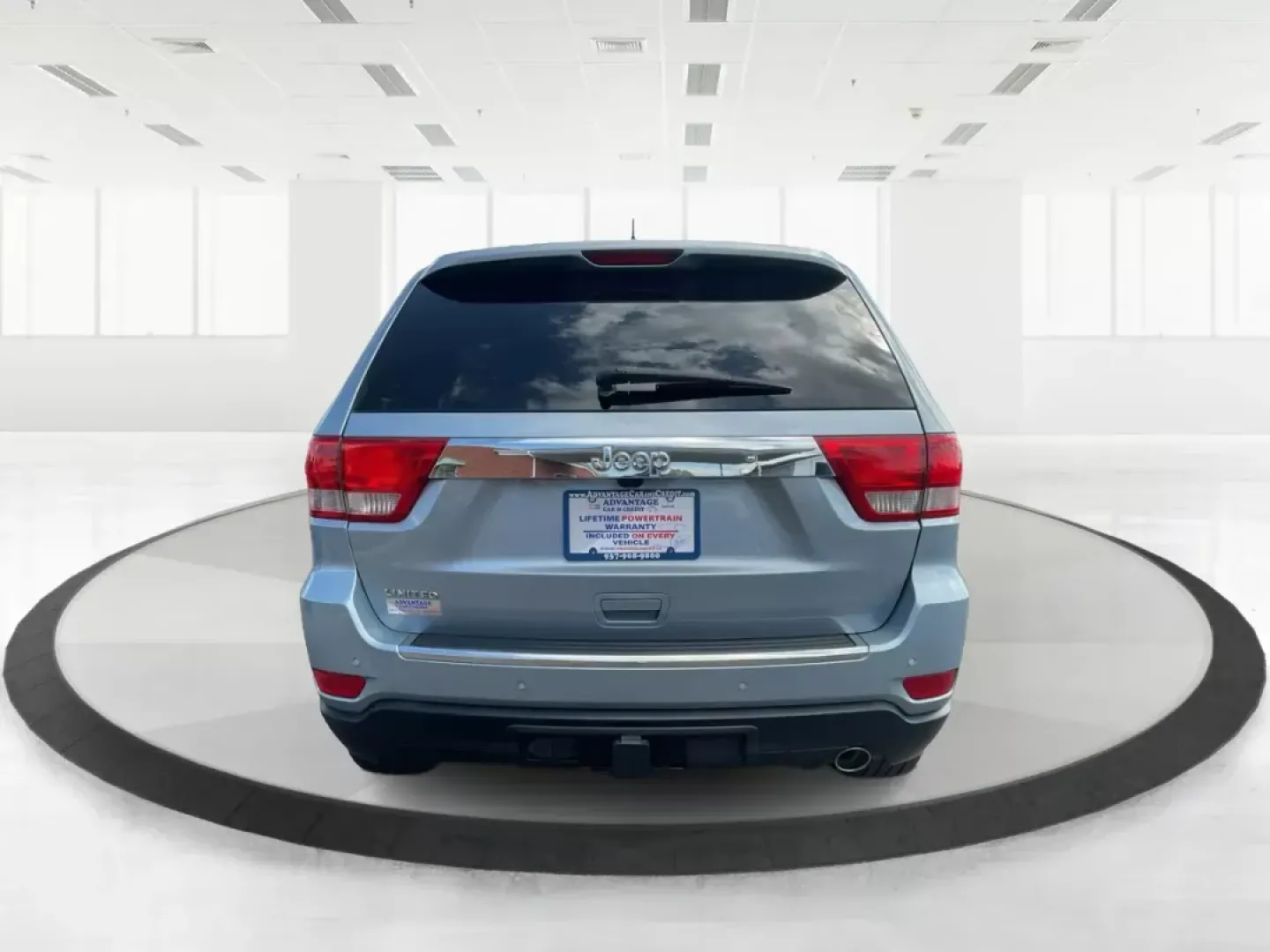 2012 Jeep Grand Cherokee Limited (1C4RJEBG5CC) with an Other engine, located at 880 E. National Road, Vandalia, OH, 45377, (937) 908-9800, 39.891918, -84.183594 - 2012 Jeep Grand Cherokee Limited - Photo#2