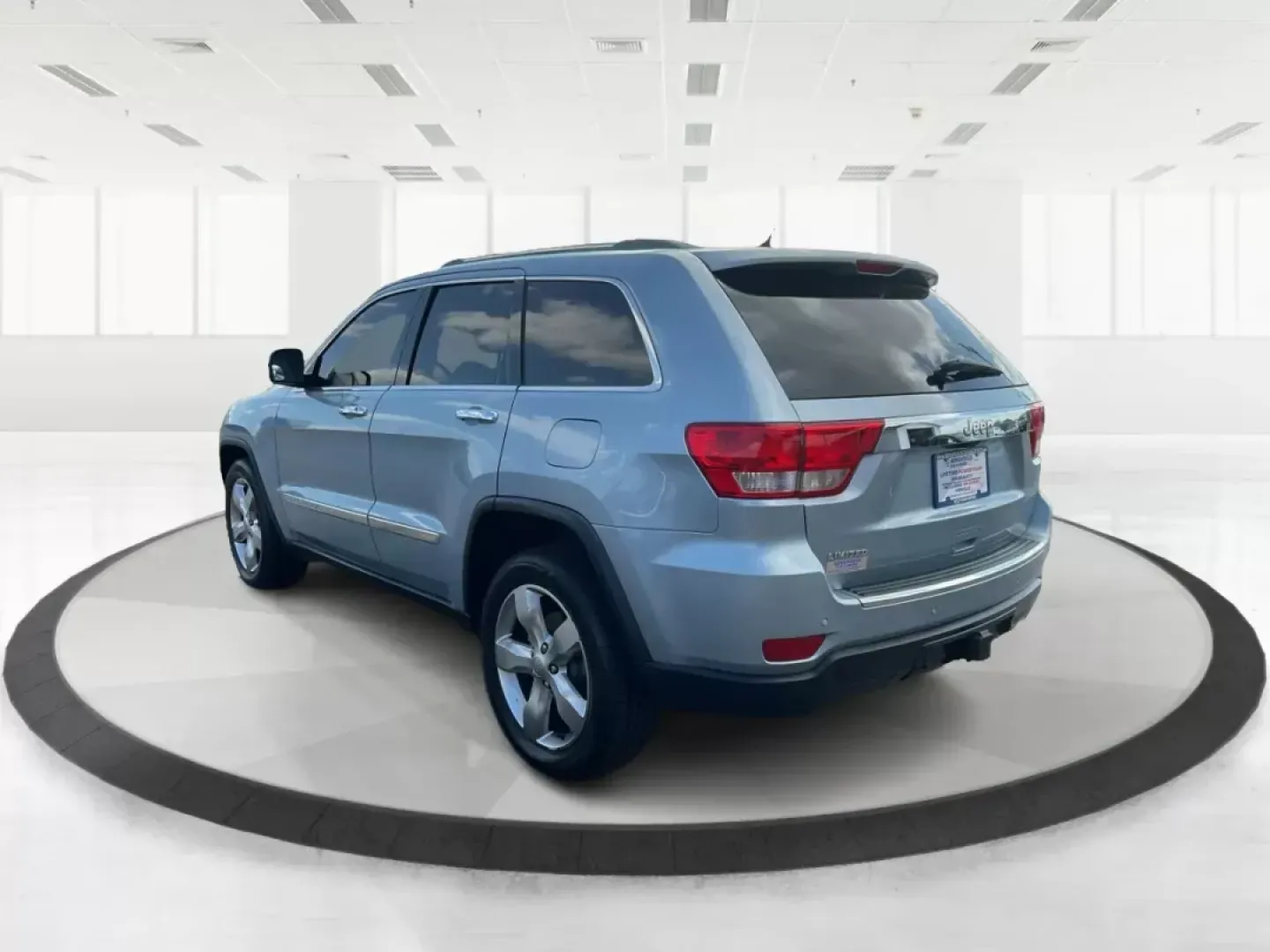 2012 Jeep Grand Cherokee Limited (1C4RJEBG5CC) with an Other engine, located at 880 E. National Road, Vandalia, OH, 45377, (937) 908-9800, 39.891918, -84.183594 - 2012 Jeep Grand Cherokee Limited - Photo#4