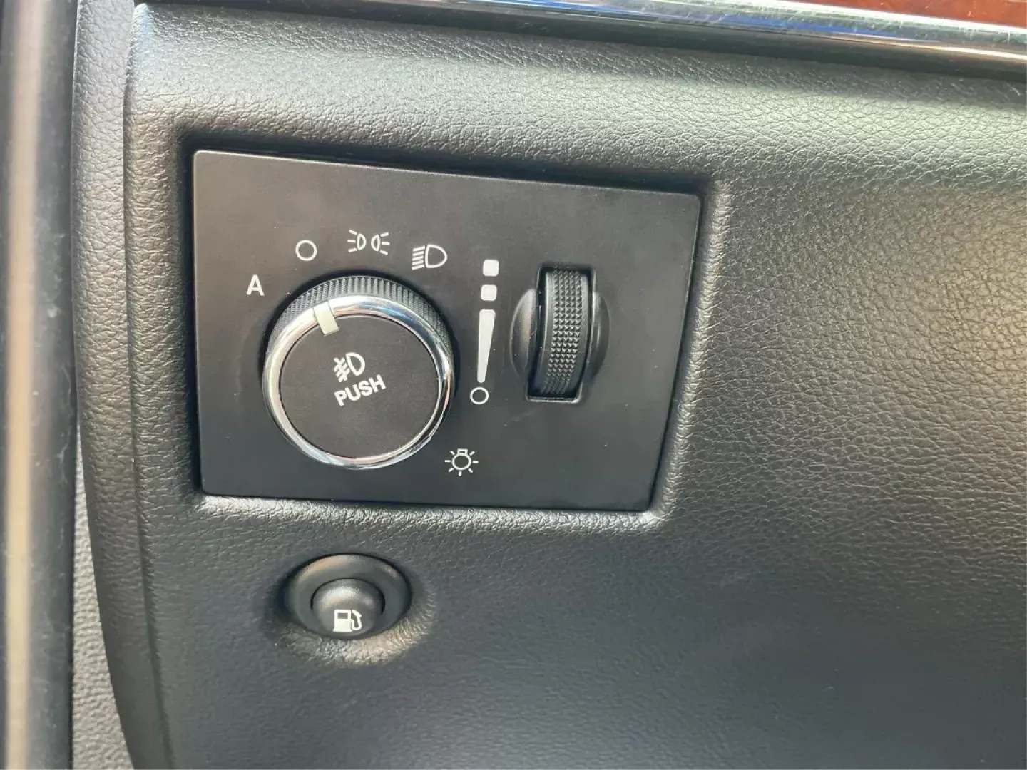 2012 Jeep Grand Cherokee Limited (1C4RJEBG5CC) with an Other engine, located at 880 E. National Road, Vandalia, OH, 45377, (937) 908-9800, 39.891918, -84.183594 - 2012 Jeep Grand Cherokee Limited - Photo#16