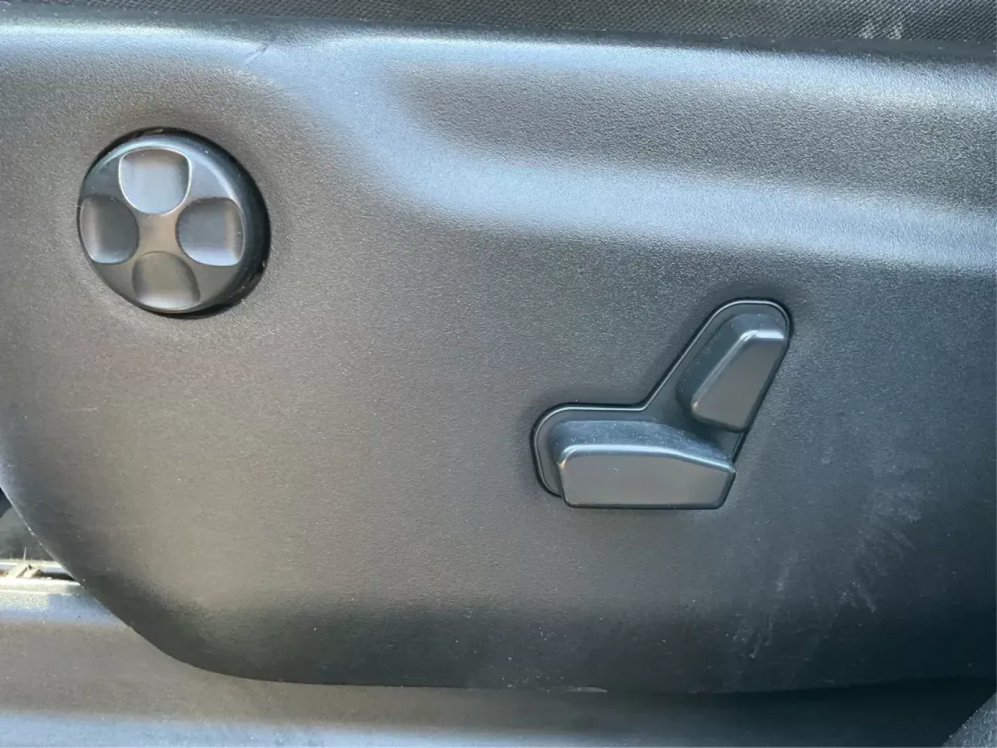 2012 Jeep Grand Cherokee Limited (1C4RJEBG5CC) with an Other engine, located at 880 E. National Road, Vandalia, OH, 45377, (937) 908-9800, 39.891918, -84.183594 - 2012 Jeep Grand Cherokee Limited - Photo#17